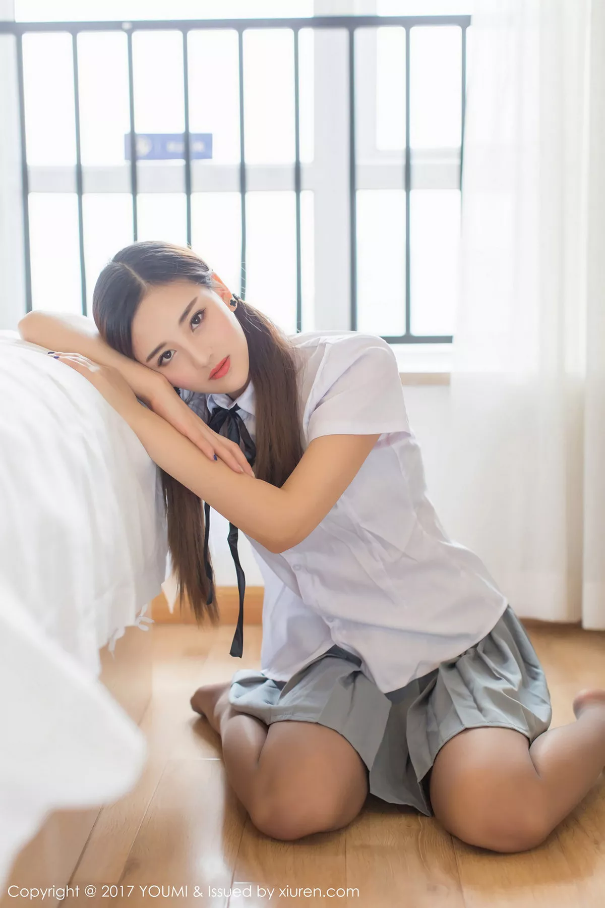 秀人集.com_[YouMi尤蜜荟]Vol.087_新人模特娜娜TINA办公室黑丝OL制服秀完美身材靓丽迷人写真40P