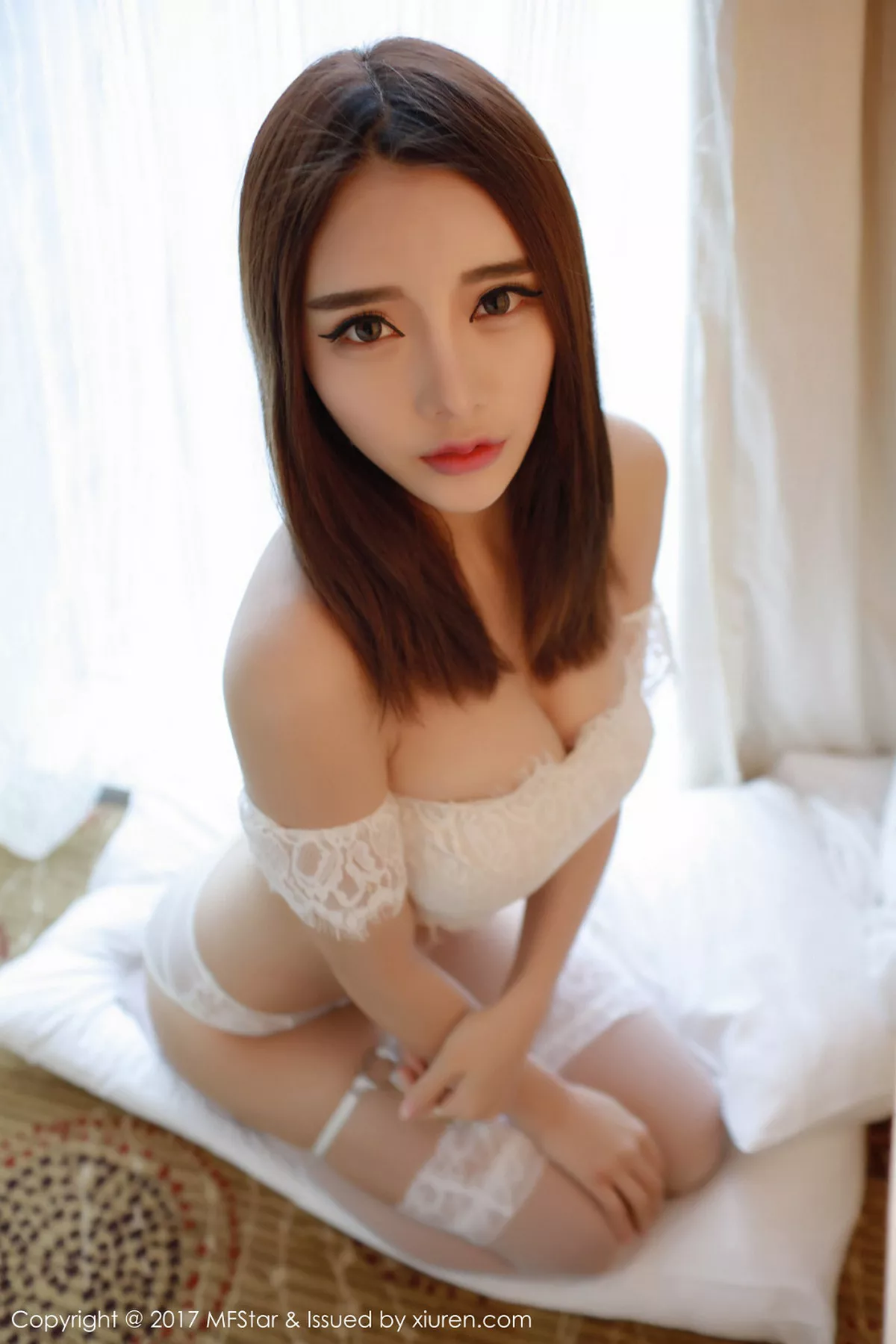 秀人集.com_[MFStar模范学院]Vol.113_嫩模璐璐私房白色蕾丝内衣配吊带蕾丝袜热辣诱惑写真41P
