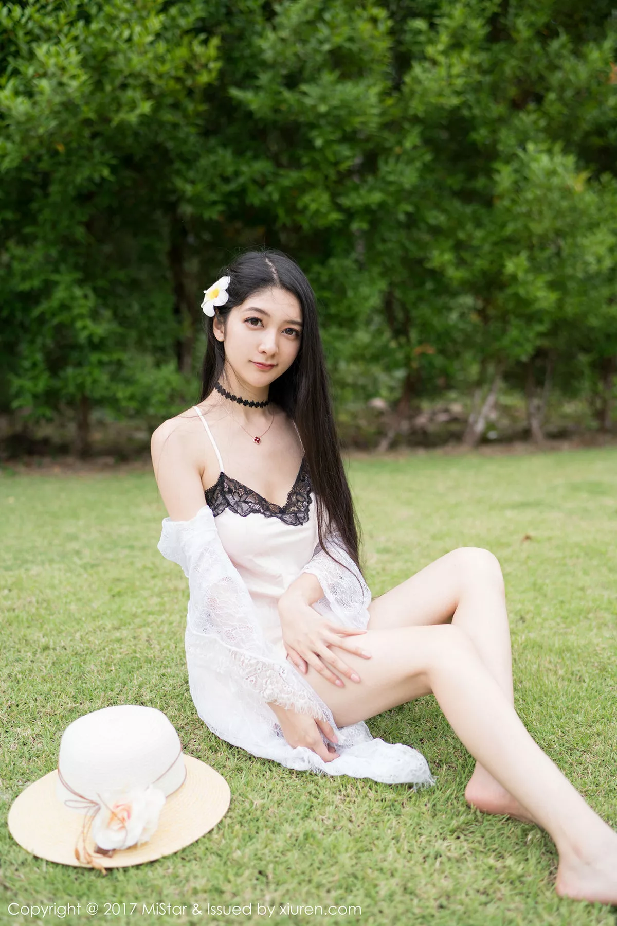 秀人集.com_[MiStar魅妍社]Vol.195_嫩模小热巴甲米旅拍粉色蕾丝内裤配蕾丝边白丝袜诱惑写真50P