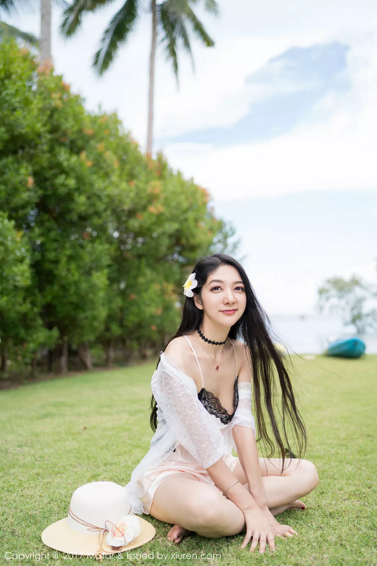 秀人集.com_[MiStar魅妍社]Vol.195_嫩模小热巴甲米旅拍粉色蕾丝内裤配蕾丝边白丝袜诱惑写真50P
