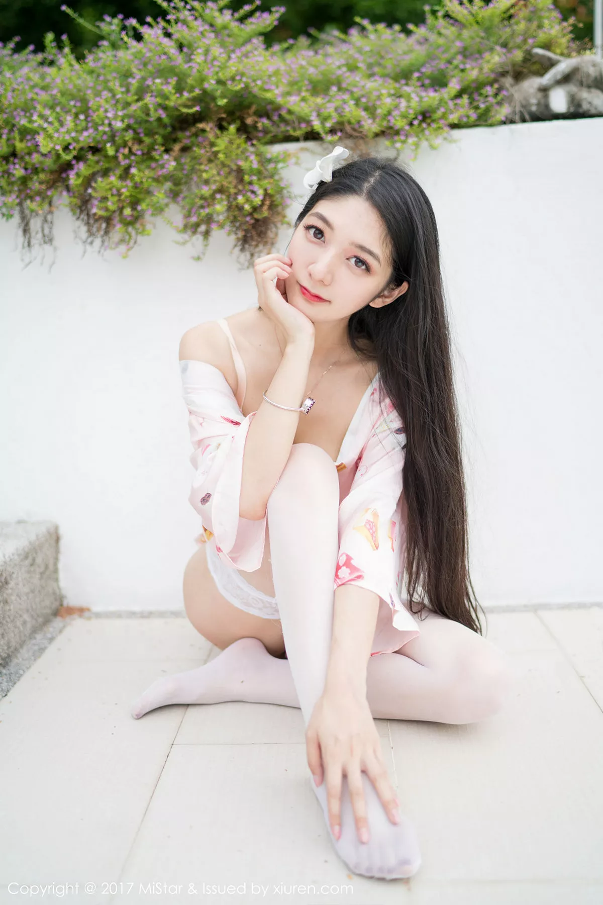 秀人集.com_[MiStar魅妍社]Vol.195_嫩模小热巴甲米旅拍粉色蕾丝内裤配蕾丝边白丝袜诱惑写真50P