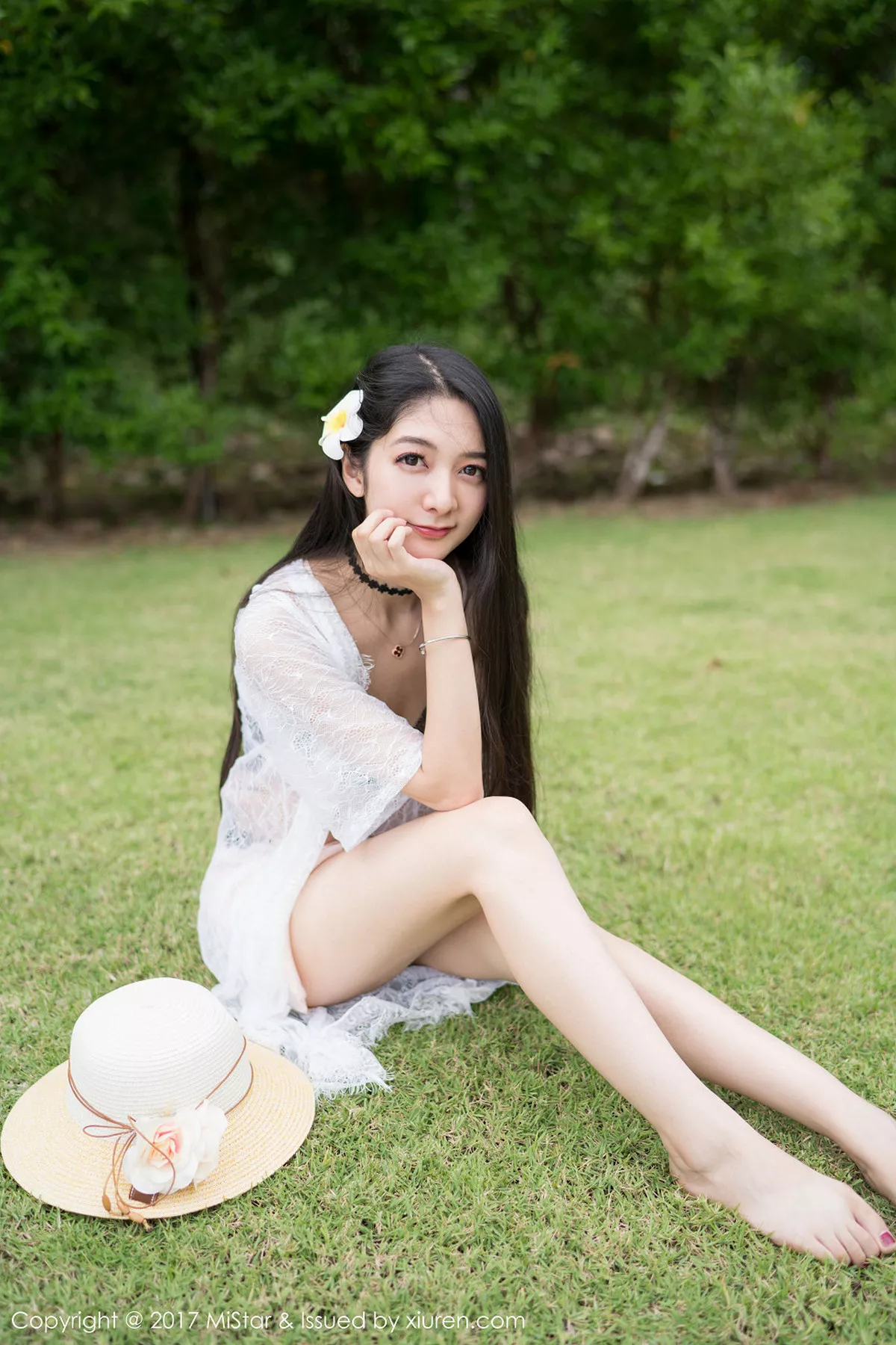 秀人集.com_[MiStar魅妍社]Vol.195_嫩模小热巴甲米旅拍粉色蕾丝内裤配蕾丝边白丝袜诱惑写真50P