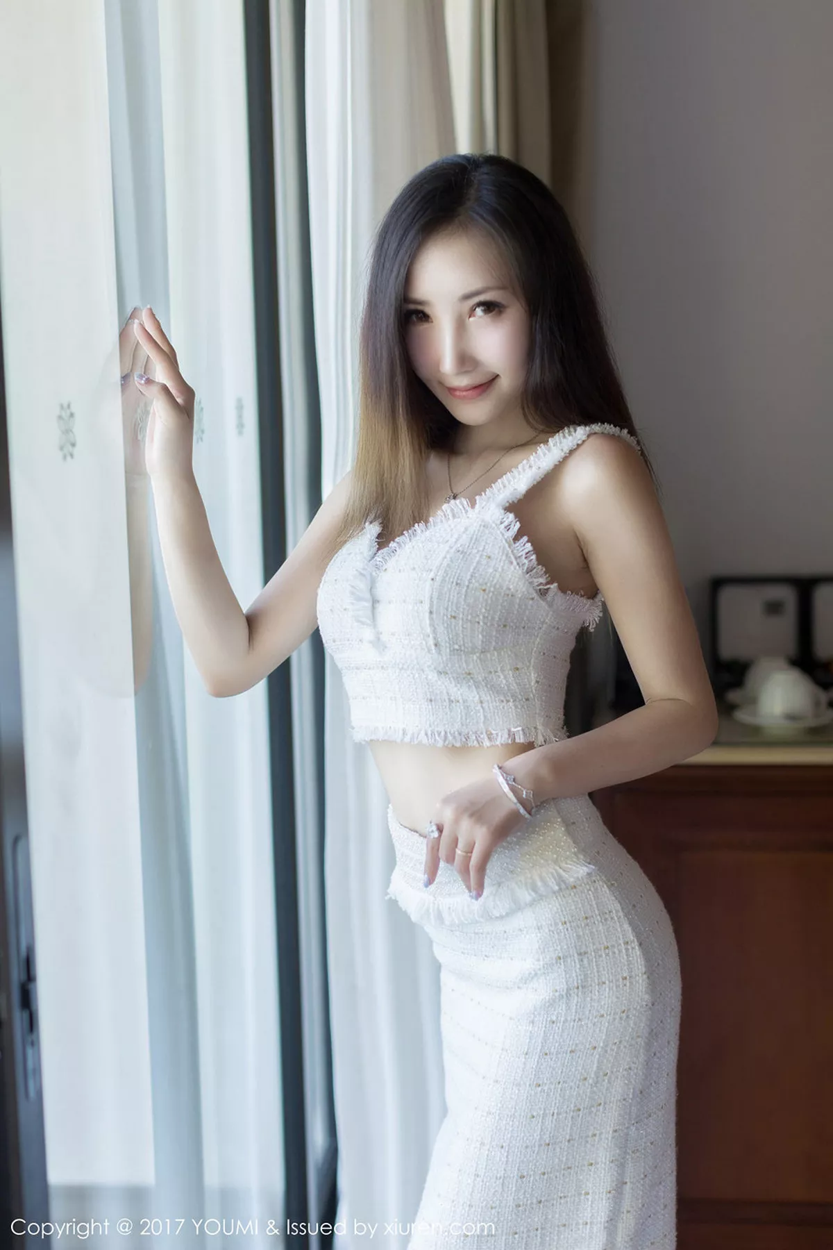 秀人集.com_[YouMi尤蜜荟]Vol.100_嫩模Yumi-尤美马尔代夫旅拍性感长裙系列秀完美身材写真41P
