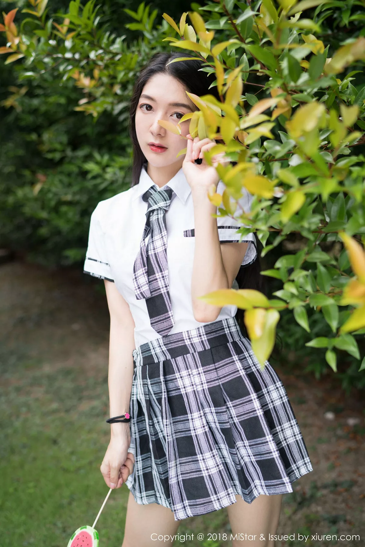 秀人集.com_[MiStar魅妍社]Vol.207_嫩模小热巴甲米旅拍沙滩上开胸毛衣+黑色蕾丝睡裙诱惑写真40P