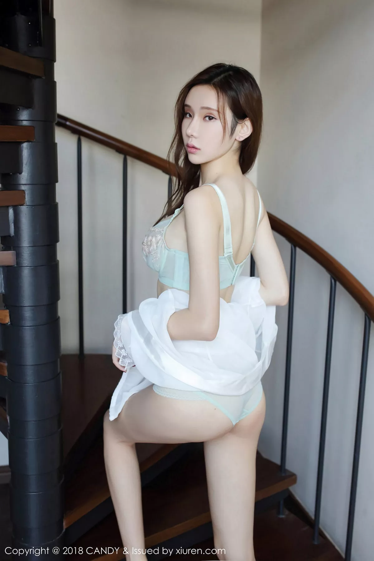 秀人集.com_[Candy糖果画报]Vol.049_女神萌琪琪Irene沙巴旅拍居家性感内衣秀完美身材写真51P