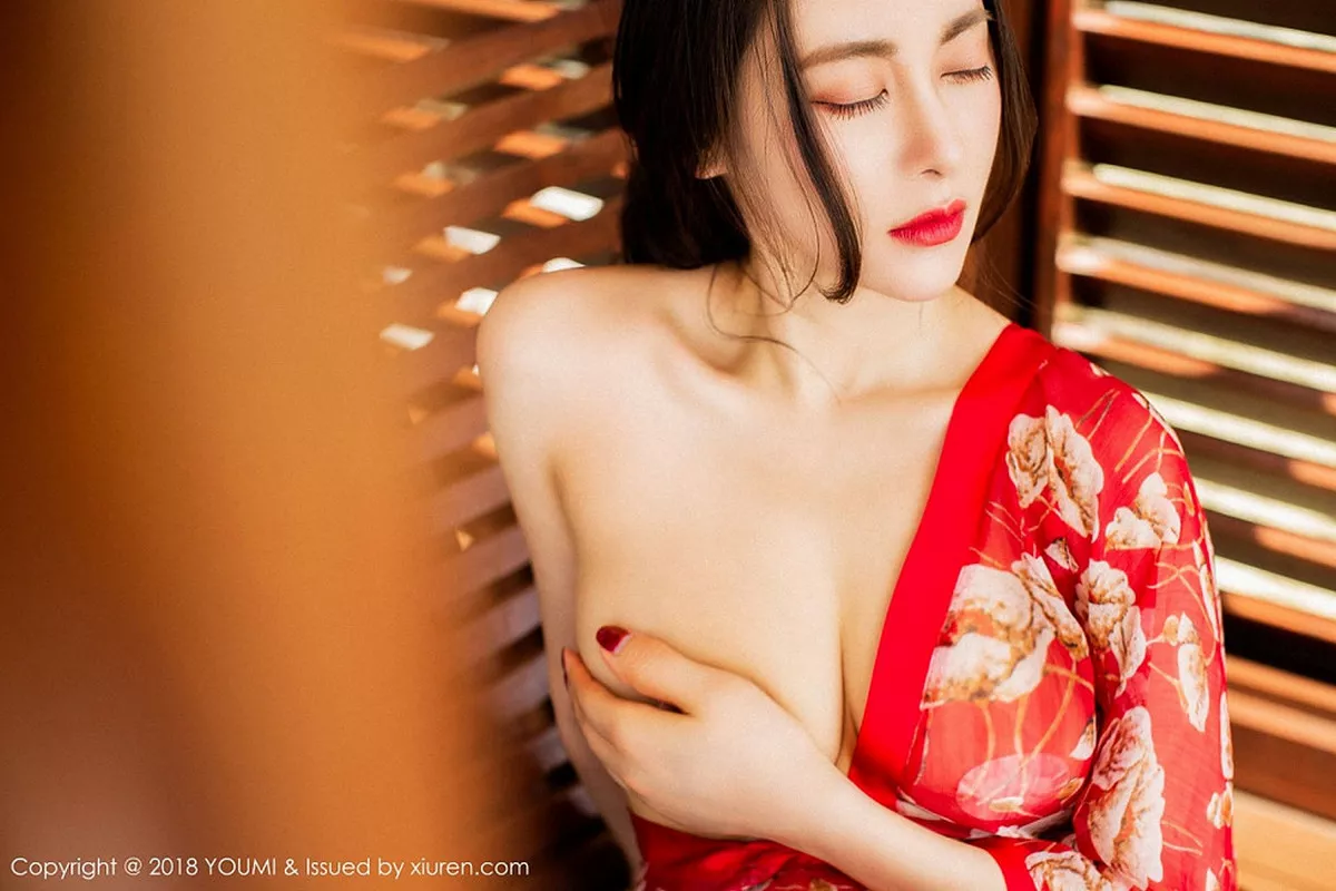 秀人集.com_[YouMi尤蜜荟]Vol.104_女神穆菲菲马尔代夫旅拍红色和服真空露美乳喷血诱惑写真43P