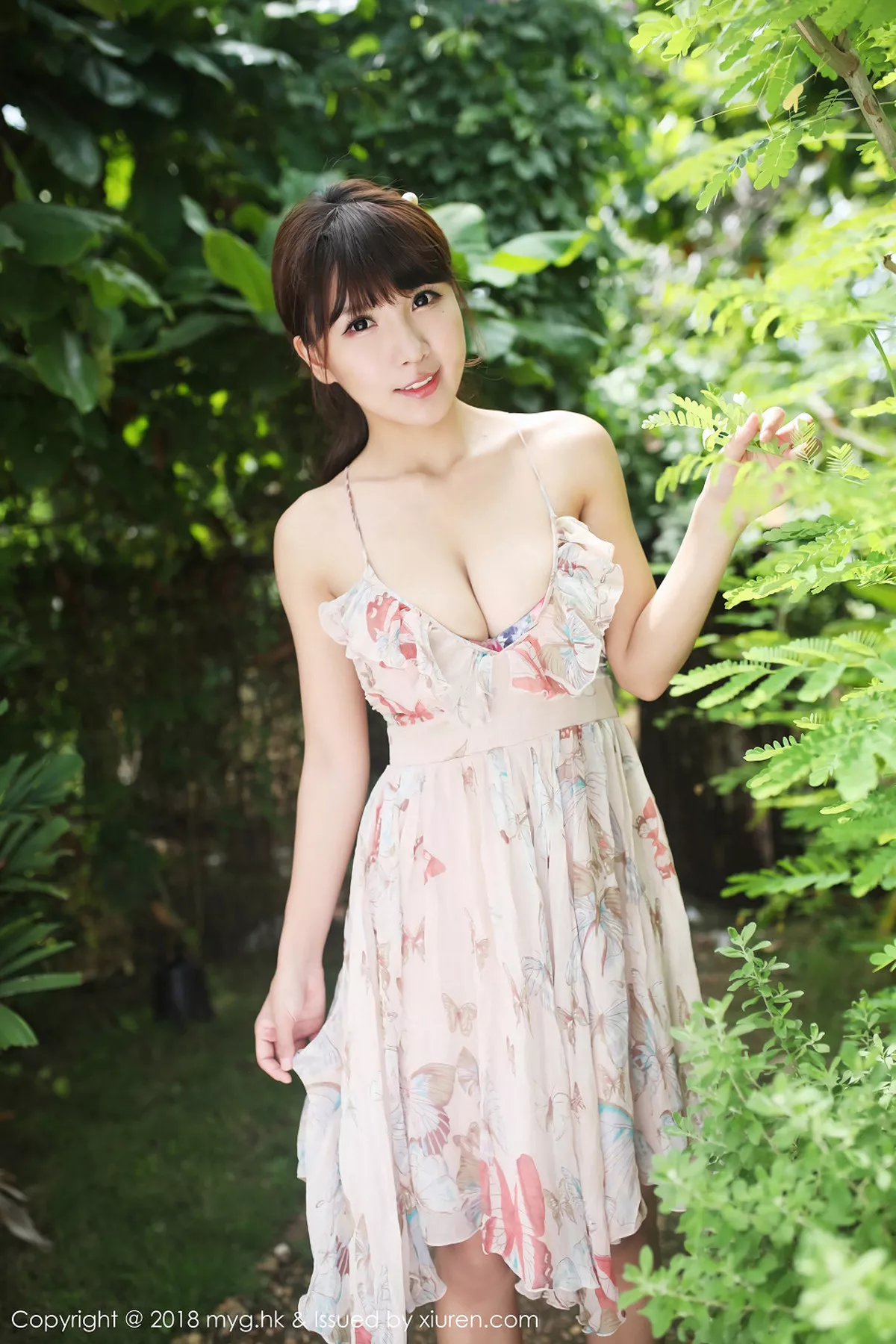 秀人集.com_[MyGirl美媛馆]Vol.276_嫩模晓茜sunny性感吊带花裙+泳池比基尼秀傲人豪乳诱惑写真65P