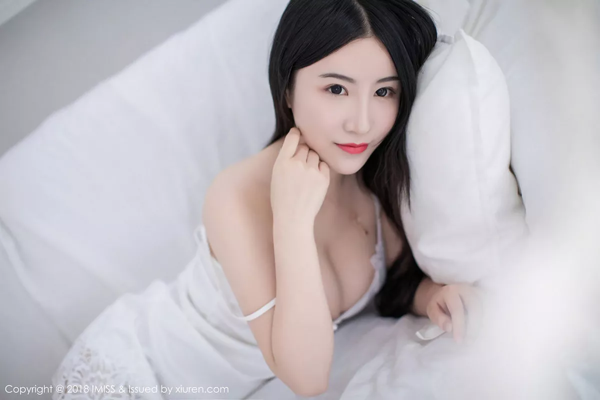 秀人集.com_[IMISS爱蜜社]Vol.214_嫩模谢芷馨Sindy粉色吊带连身裙+白色低胸连身裙爆乳诱惑写真38P