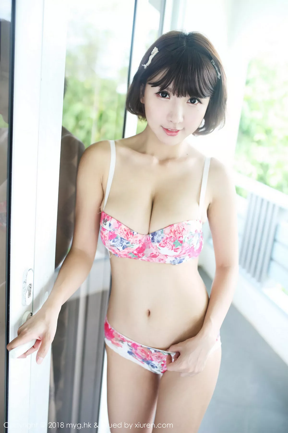 秀人集.com_[MyGirl美媛馆]Vol.276_嫩模晓茜sunny性感吊带花裙+泳池比基尼秀傲人豪乳诱惑写真65P