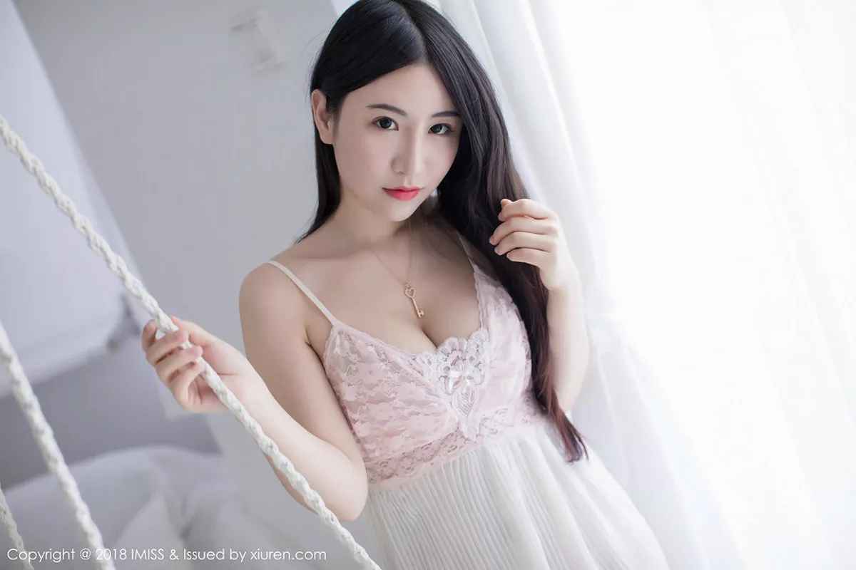 秀人集.com_[IMISS爱蜜社]Vol.214_嫩模谢芷馨Sindy粉色吊带连身裙+白色低胸连身裙爆乳诱惑写真38P