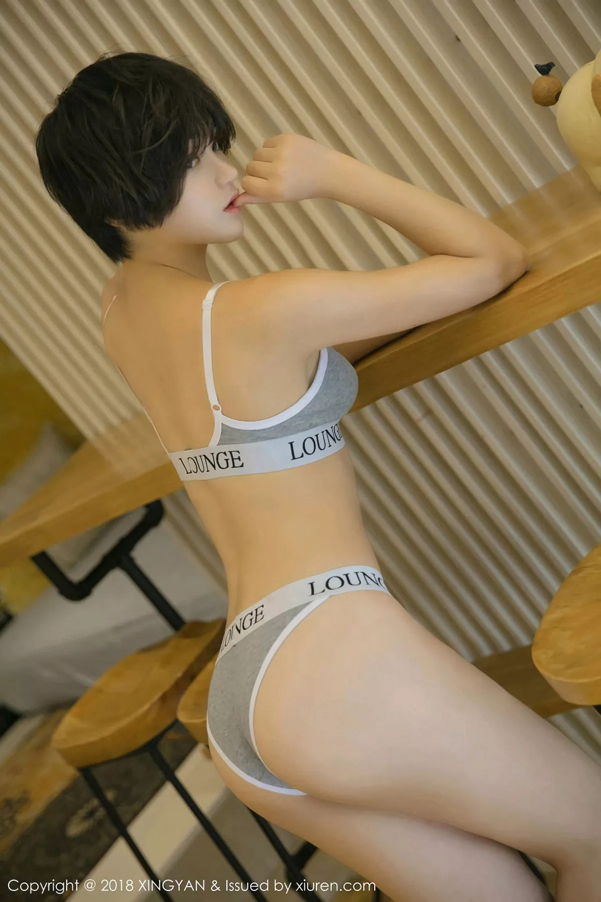 秀人集.com_[XINGYAN星颜社]Vol.025_真人芭比悦爷妖精居家私房大尺度全裸浴巾遮点诱惑写真50P