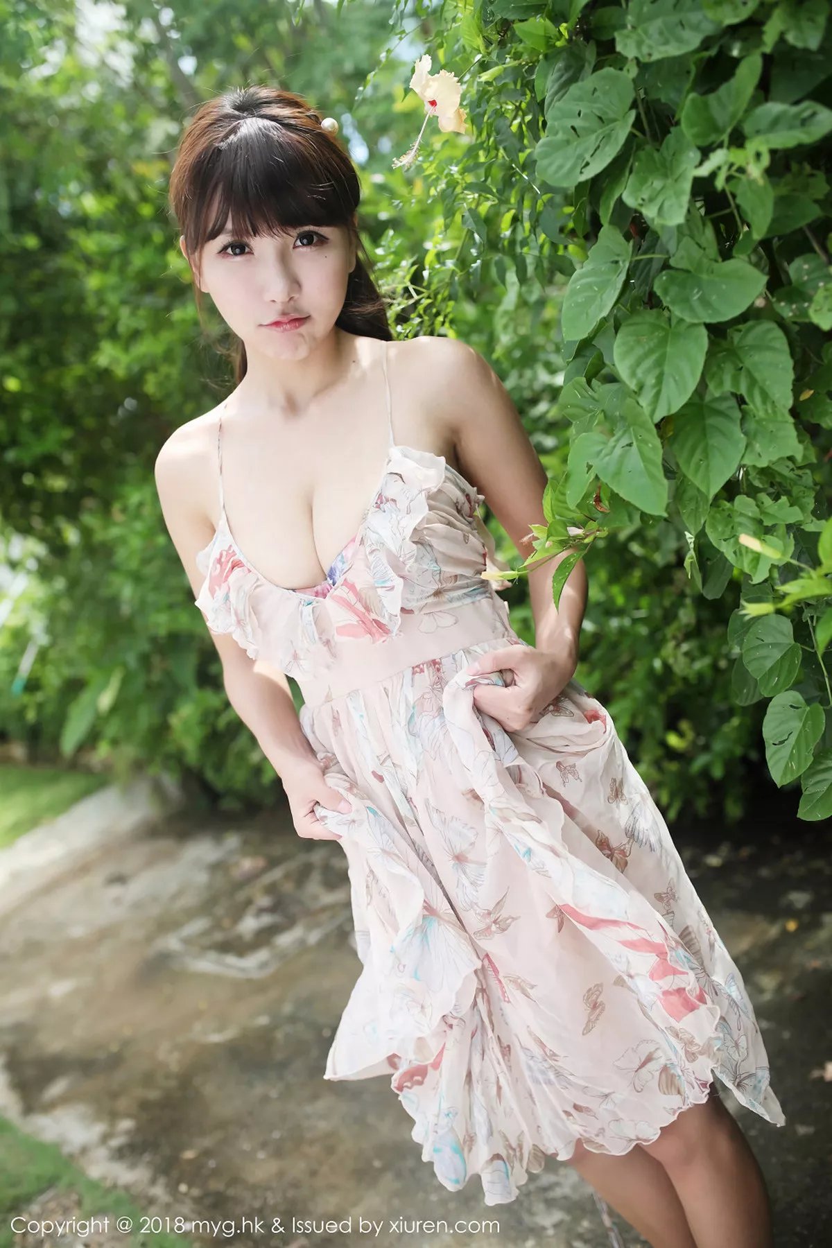 秀人集.com_[MyGirl美媛馆]Vol.276_嫩模晓茜sunny性感吊带花裙+泳池比基尼秀傲人豪乳诱惑写真65P