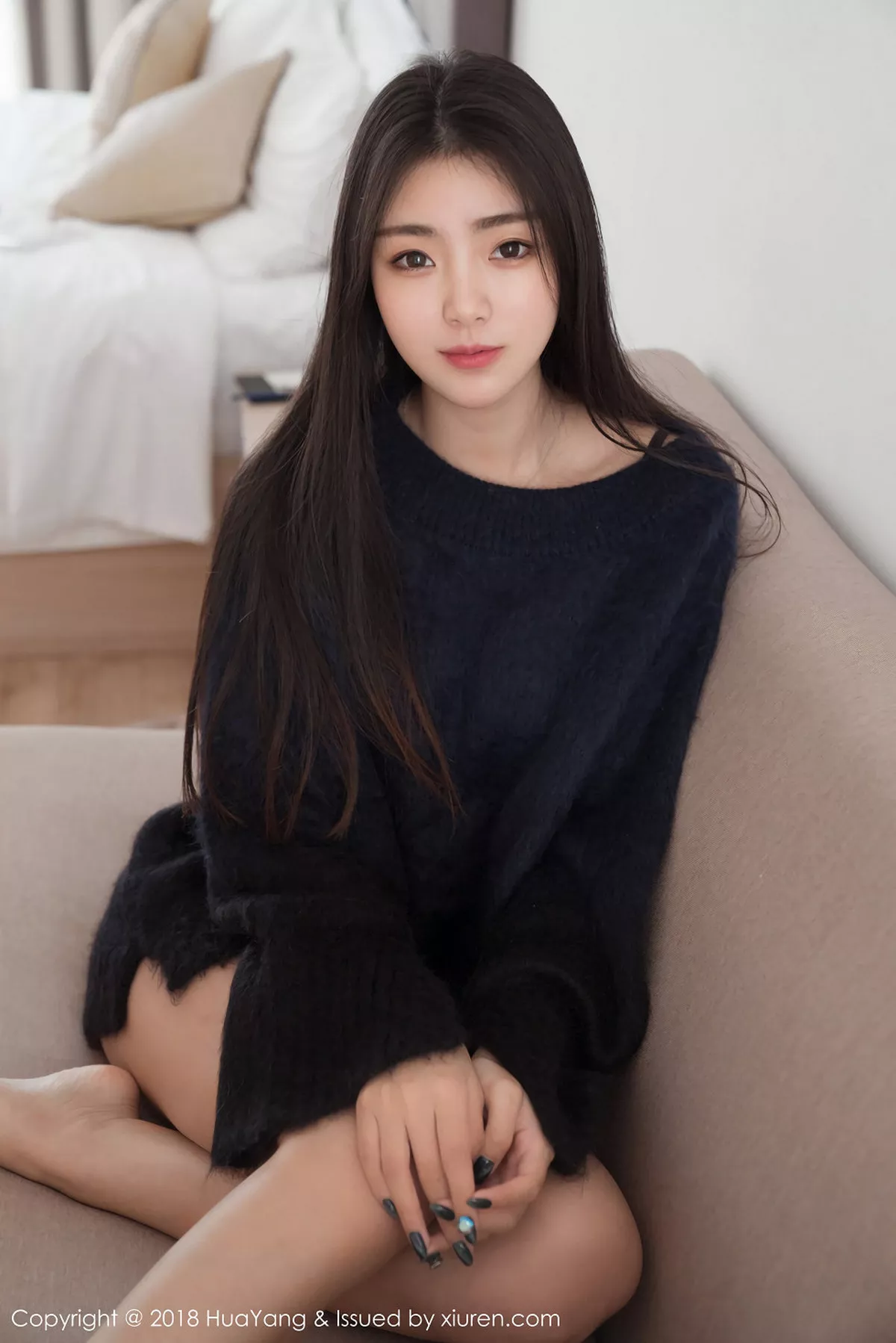 秀人集.com_[HuaYang花漾]Vol.027_嫩模可乐Vicky泰国旅拍居家床上性感白衬衣迷人写真30P