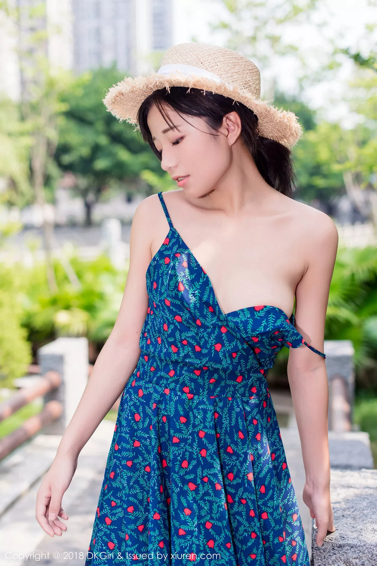 秀人集.com_[DKGirl御女郎]Vol.055_美乳女神苍井优香街拍特辑甜美草帽少女露背吊带裙性感写真53P