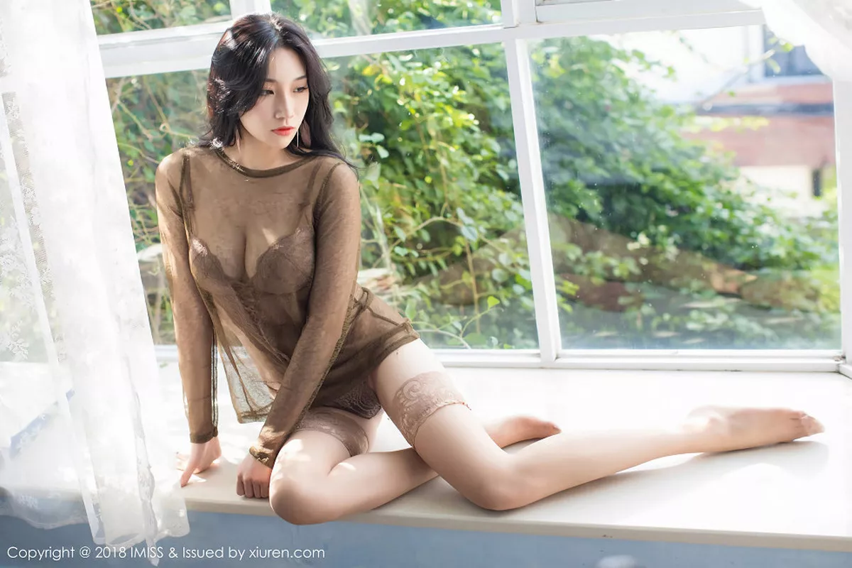 秀人集.com_[IMISS爱蜜社]Vol.218_嫩模小狐狸Sica咖啡色蕾丝内衣配咖啡色丝袜极致诱惑写真44P