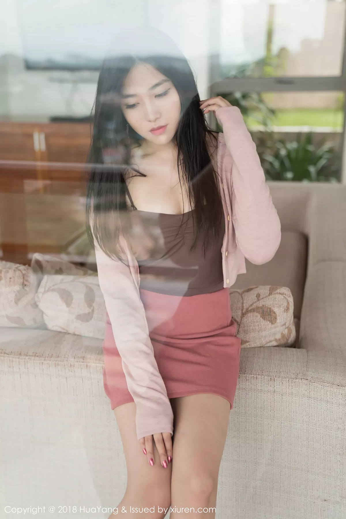 秀人集.com_[HuaYang花漾]Vol.029_女神许诺Sabrina泰国旅拍吊带内衣配粉红短裙秀完美身材写真30P