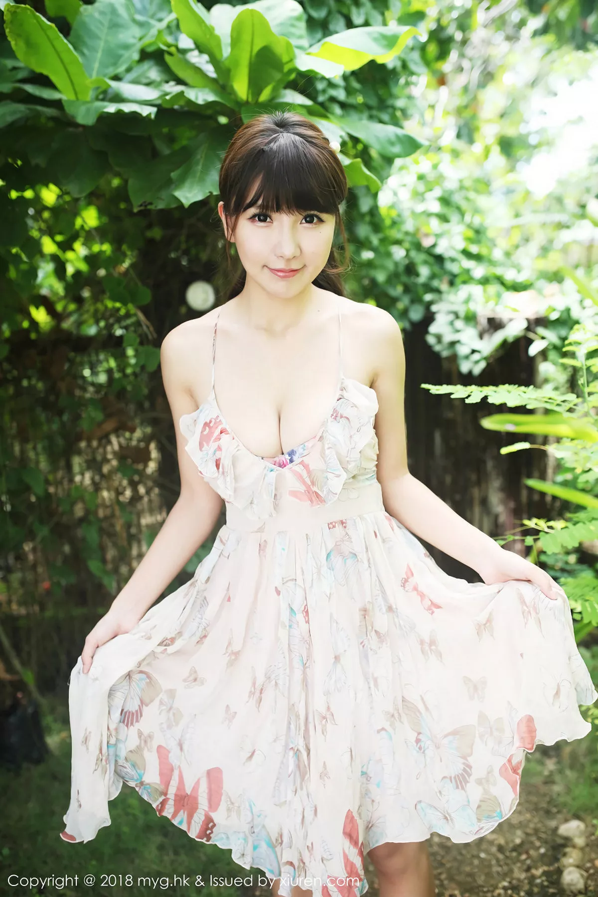 秀人集.com_[MyGirl美媛馆]Vol.276_嫩模晓茜sunny性感吊带花裙+泳池比基尼秀傲人豪乳诱惑写真65P
