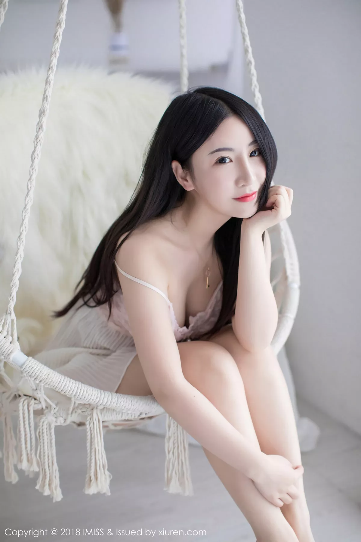 秀人集.com_[IMISS爱蜜社]Vol.214_嫩模谢芷馨Sindy粉色吊带连身裙+白色低胸连身裙爆乳诱惑写真38P