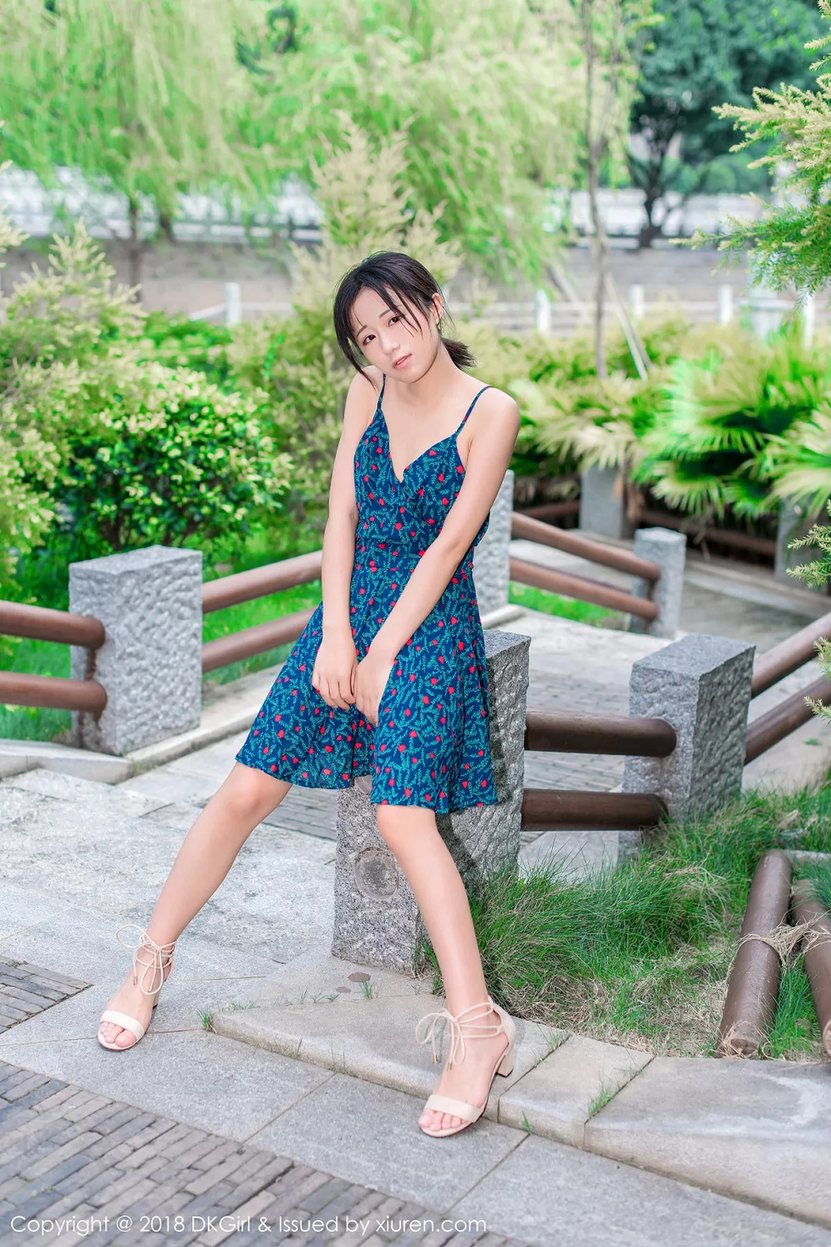 秀人集.com_[DKGirl御女郎]Vol.055_美乳女神苍井优香街拍特辑甜美草帽少女露背吊带裙性感写真53P