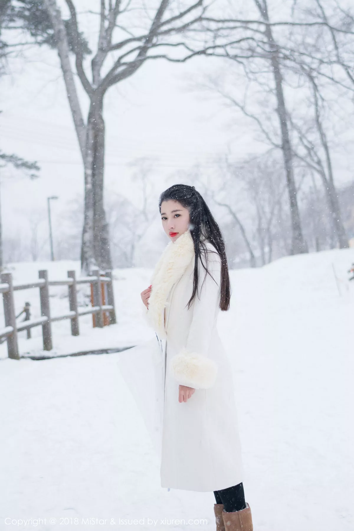 秀人集.com_[MiStar魅妍社]Vol.216_女神陈嘉嘉Tiffany北海道旅拍红色肚兜配丁字裤诱惑写真35P
