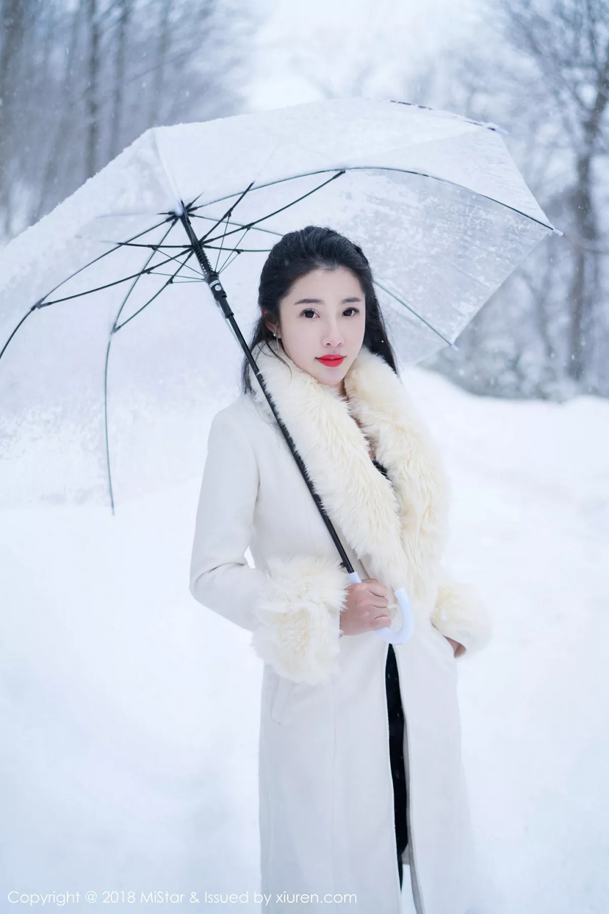 秀人集.com_[MiStar魅妍社]Vol.216_女神陈嘉嘉Tiffany北海道旅拍红色肚兜配丁字裤诱惑写真35P