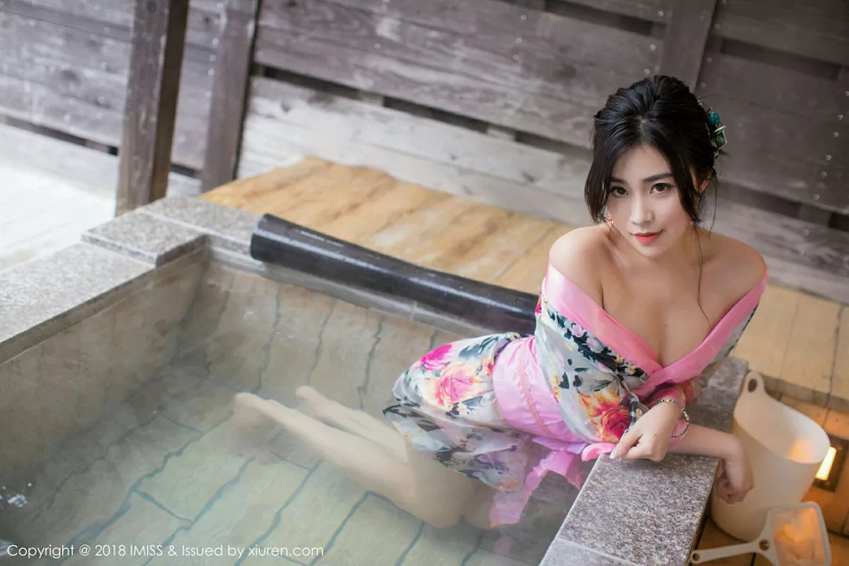 秀人集.com_[IMISS爱蜜社]Vol.221_女神许诺Sabrina北海道旅拍白色蕾丝内衣丝袜美腿诱惑写真50P