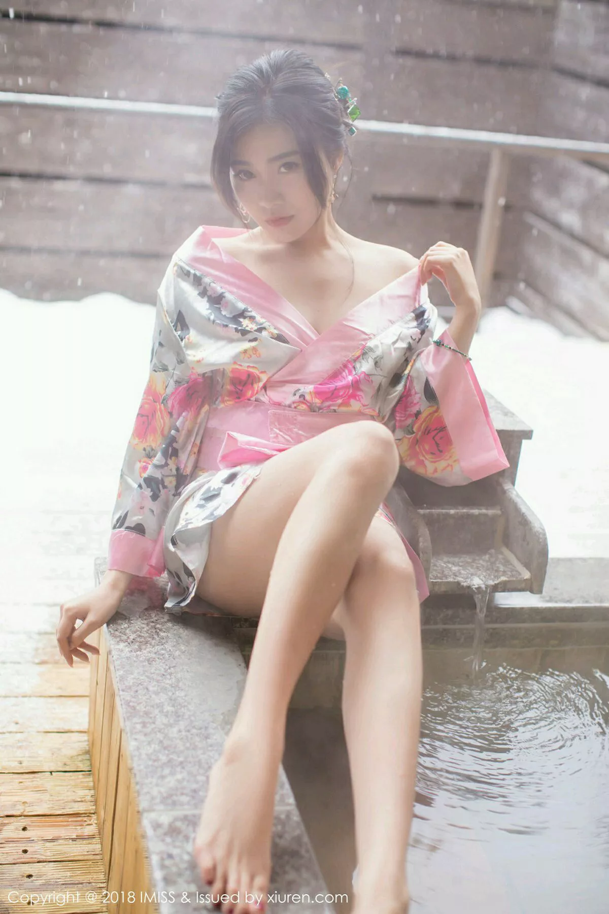 秀人集.com_[IMISS爱蜜社]Vol.221_女神许诺Sabrina北海道旅拍白色蕾丝内衣丝袜美腿诱惑写真50P