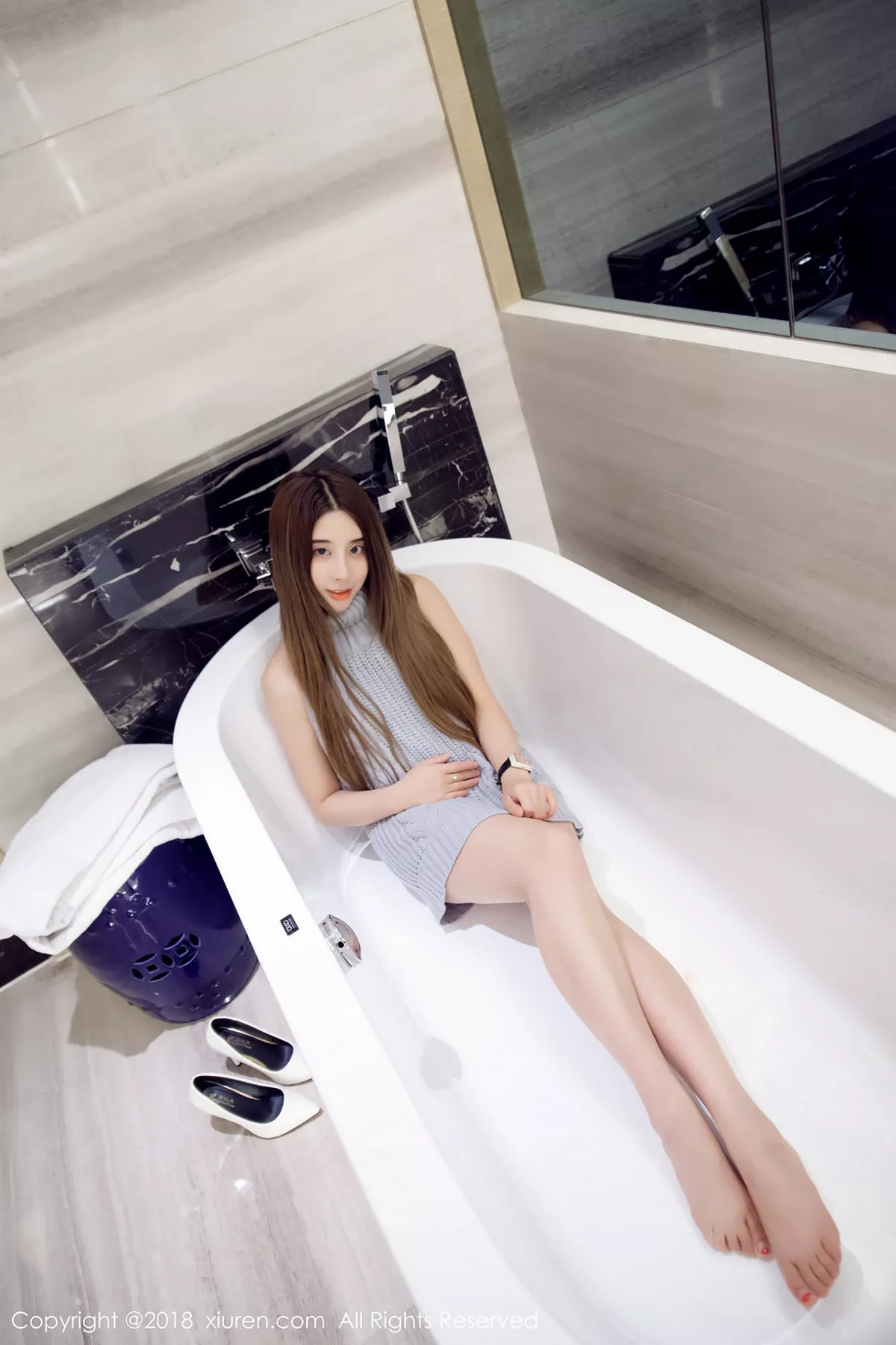 秀人集.com_[XiuRen秀人网]No.927_嫩模筱慧真空露背毛衣全裸下身撩人姿势白嫩翘臀诱惑写真47P