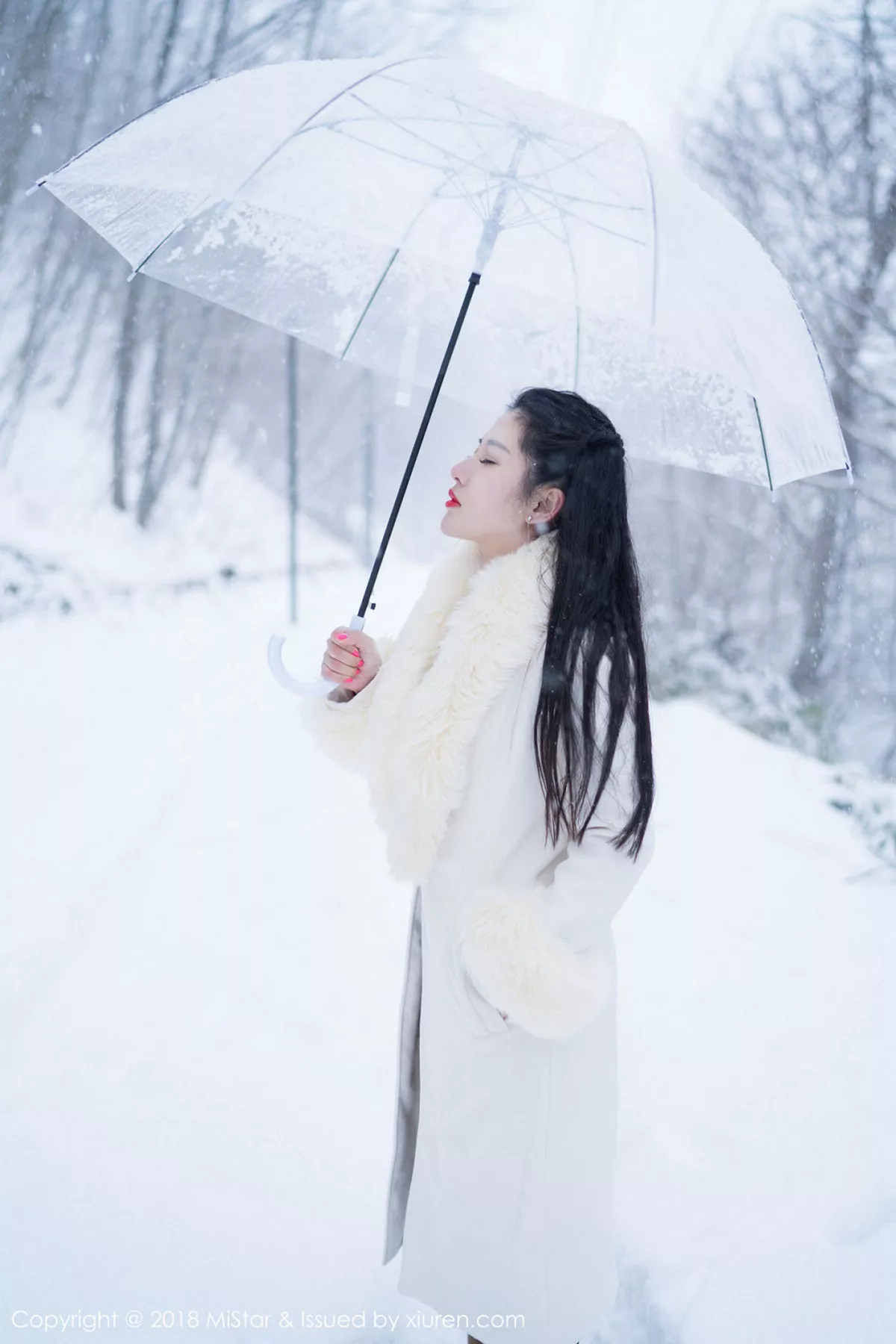 秀人集.com_[MiStar魅妍社]Vol.216_女神陈嘉嘉Tiffany北海道旅拍红色肚兜配丁字裤诱惑写真35P
