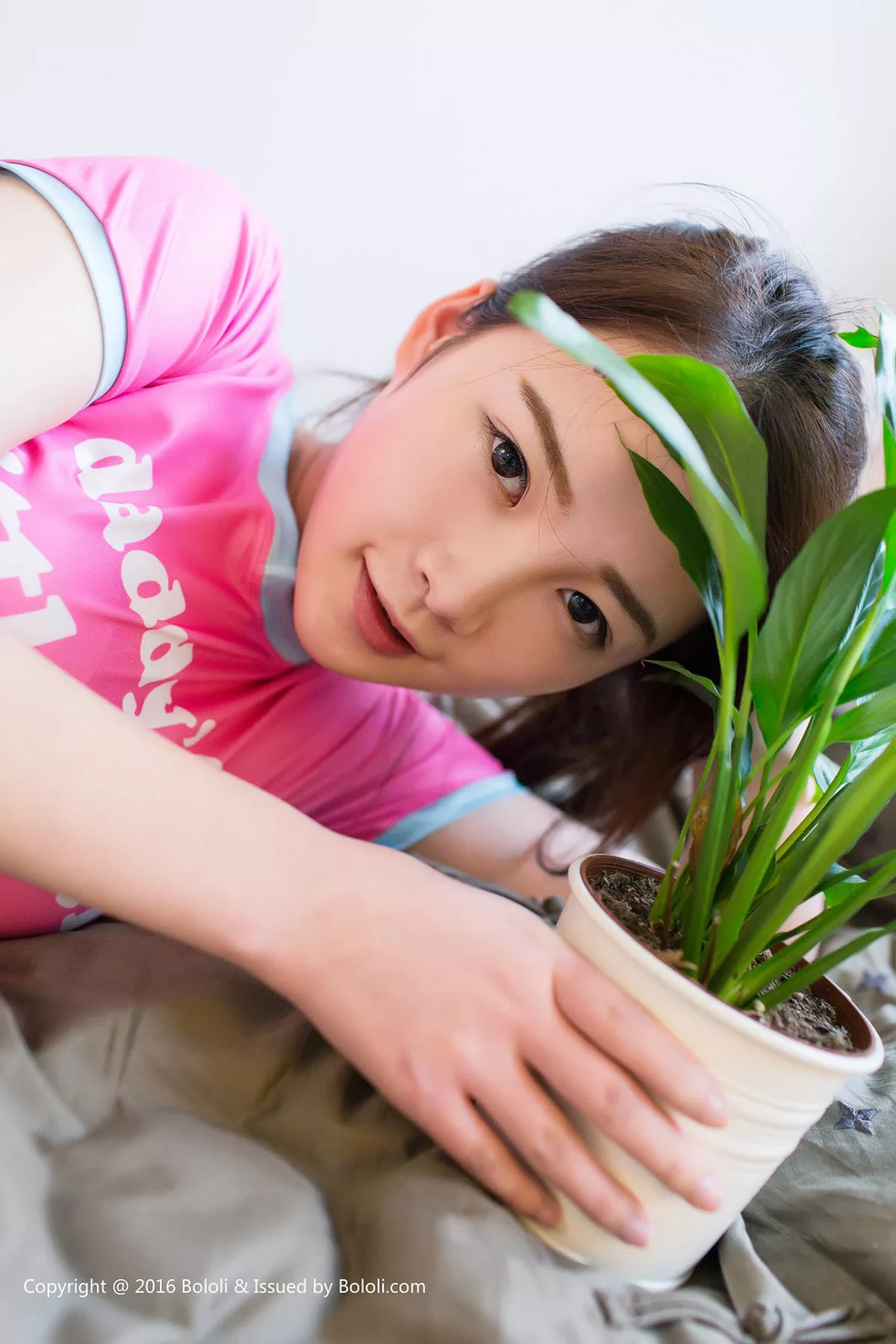秀人集.com_[Tukmo兔几盟]Vol.108_嫩模绵绵居家床上性感国旗比基尼秀豪乳翘臀诱惑写真40P