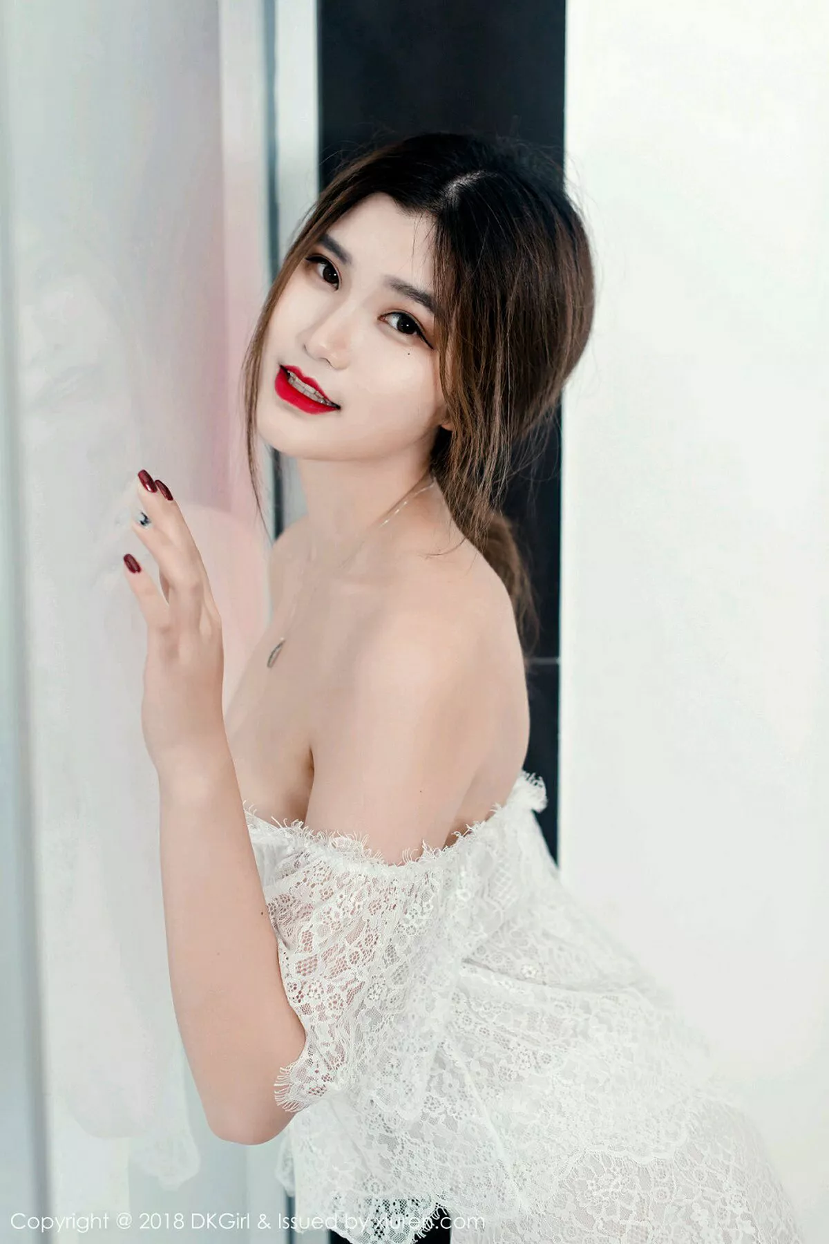 秀人集.com_[DKGirl御女郎]Vol.062_嫩模Ting婷婷居家白色蕾丝薄纱全脱秀豪乳双手遮点诱惑写真53P