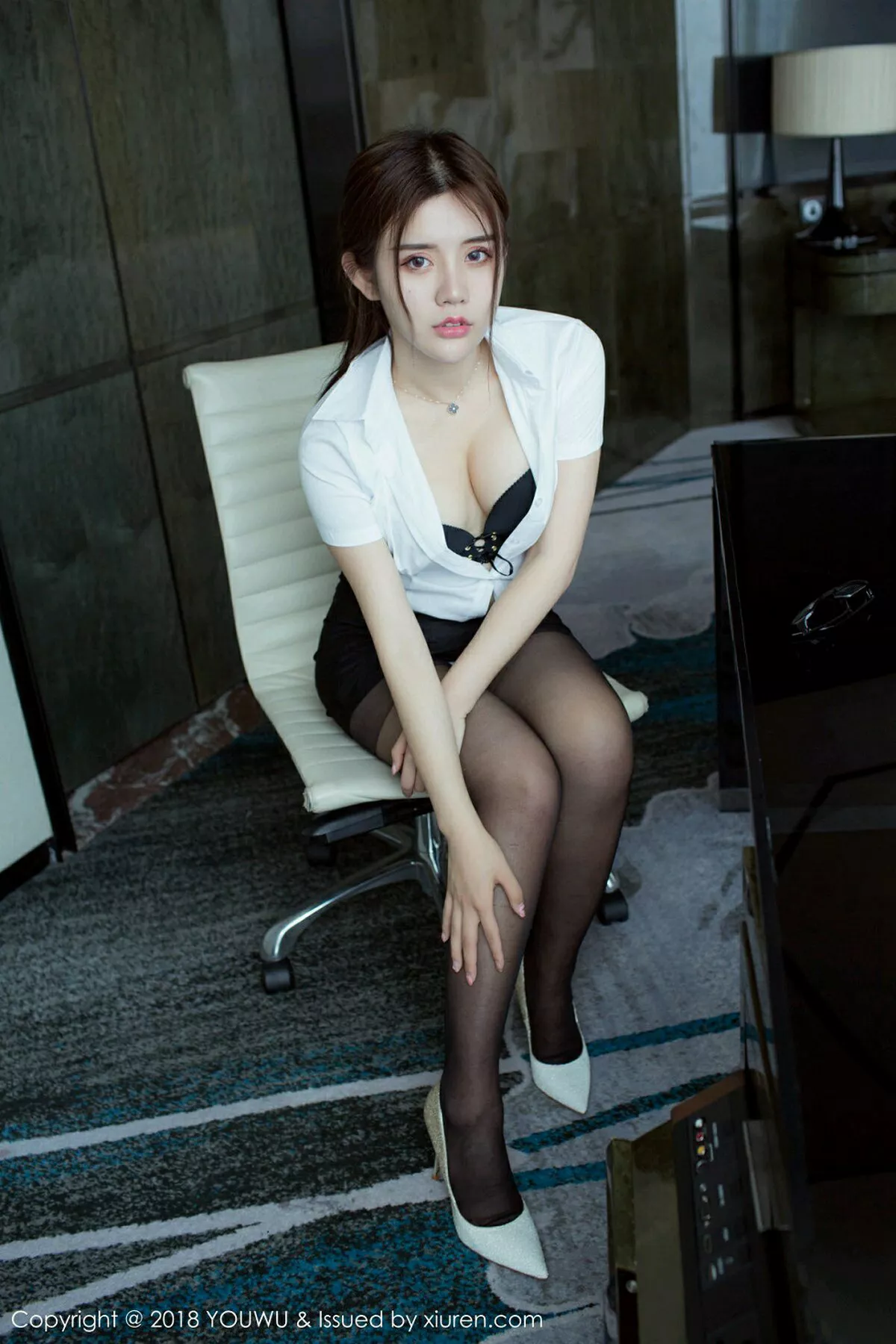 秀人集.com_[YouWu尤物馆]Vol.081_嫩模兔子Nina职场OL白寸衫配黑丝裤袜秀性感内衣诱惑写真42P