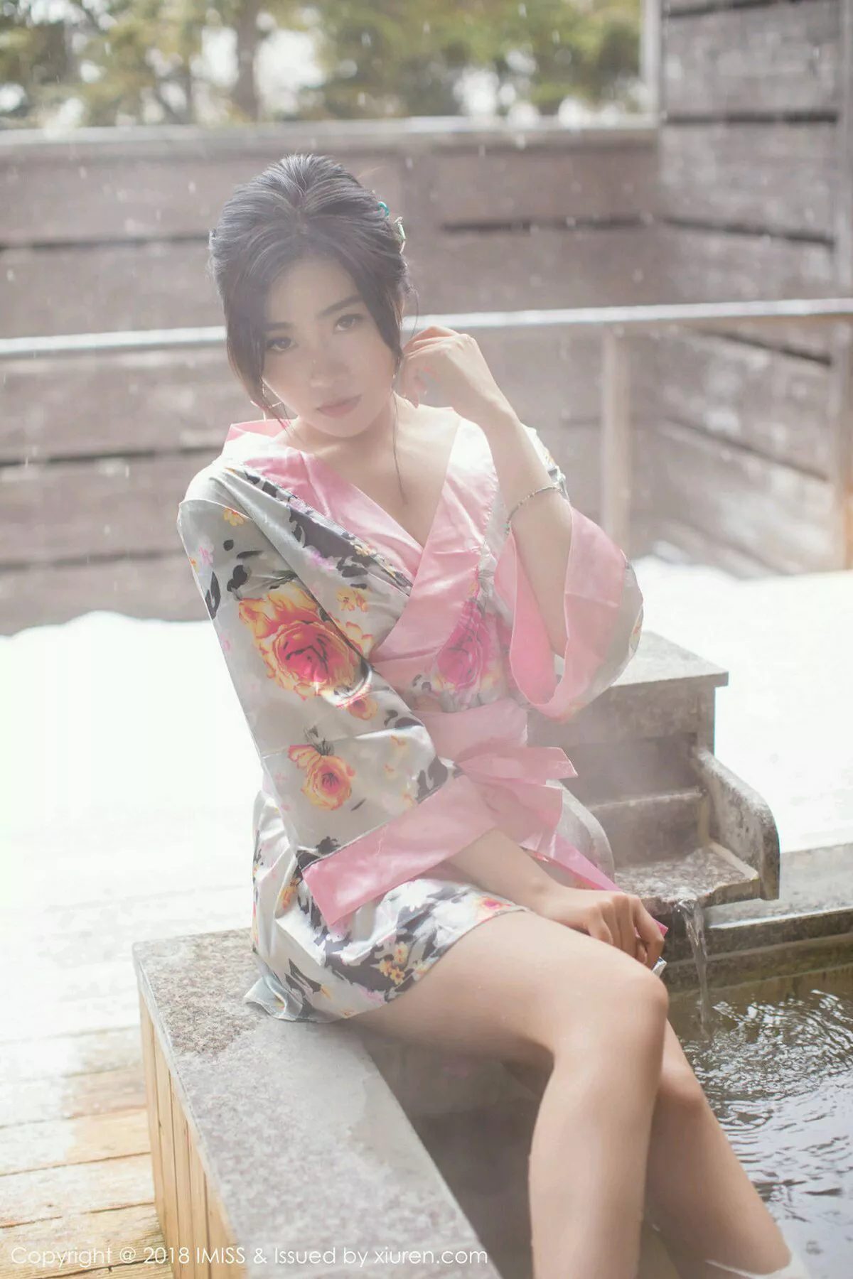 秀人集.com_[IMISS爱蜜社]Vol.221_女神许诺Sabrina北海道旅拍白色蕾丝内衣丝袜美腿诱惑写真50P