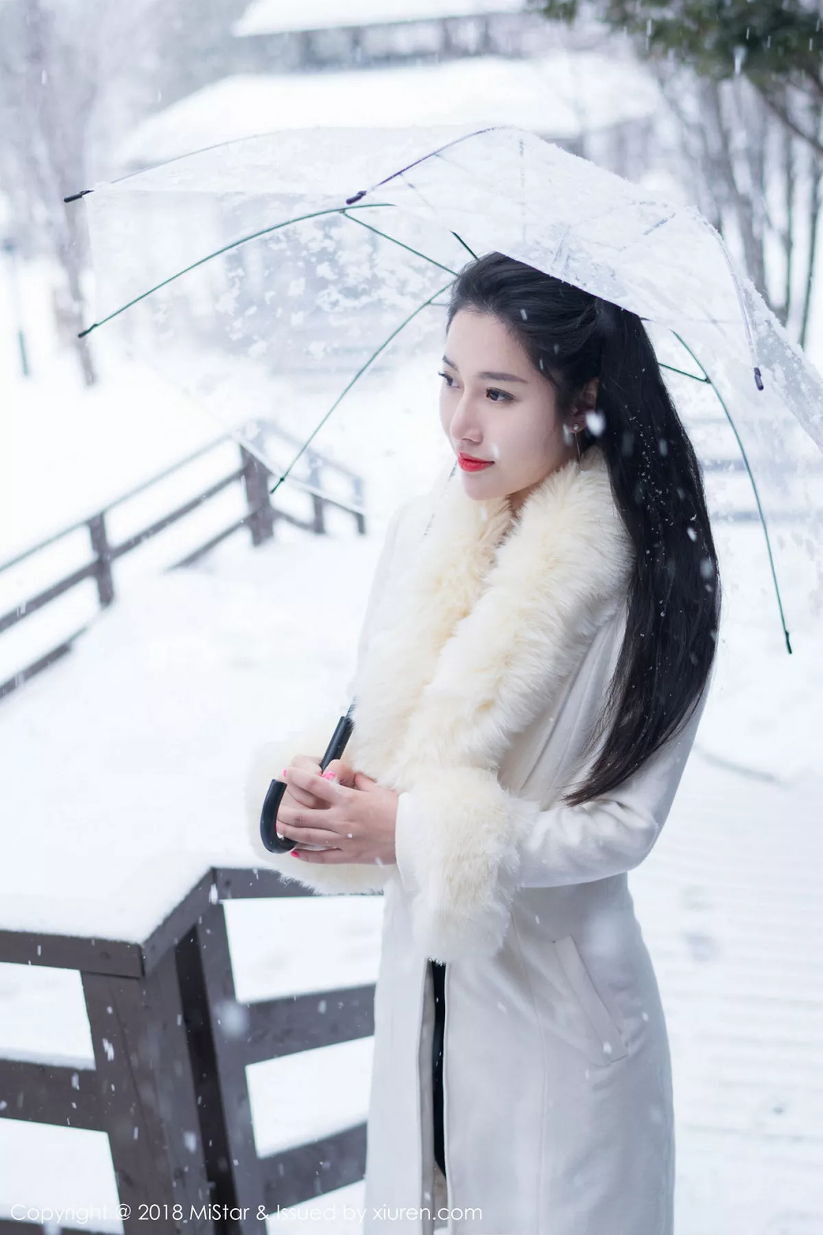秀人集.com_[MiStar魅妍社]Vol.216_女神陈嘉嘉Tiffany北海道旅拍红色肚兜配丁字裤诱惑写真35P