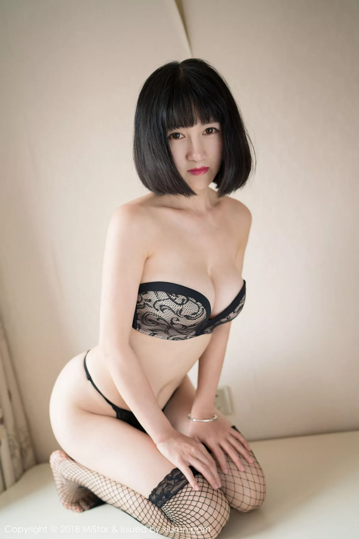 秀人集.com_[MiStar魅妍社]Vol.218_嫩模小探戈黑色蕾丝丁字裤配黑丝渔网秀豪乳翘臀诱惑写真50P