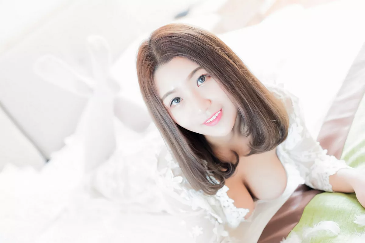 秀人集.com_[XiuRen秀人网]No.969_清纯妹子七月Julie居家白色蕾丝内衣配白丝袜柔美性感写真69P