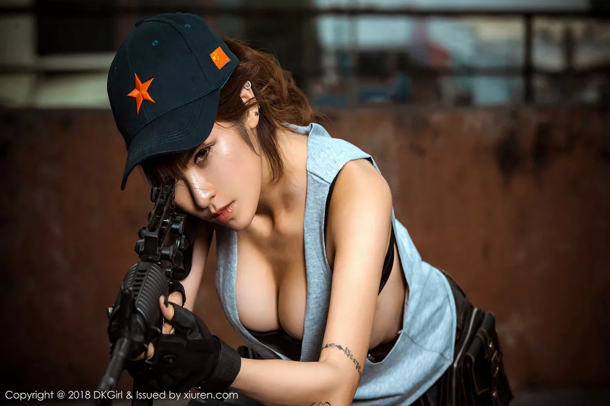 秀人集.com_[DKGirl御女郎]Vol.065_嫩模蔡乐儿绝地求生代言户外持枪野性迷人写真50P