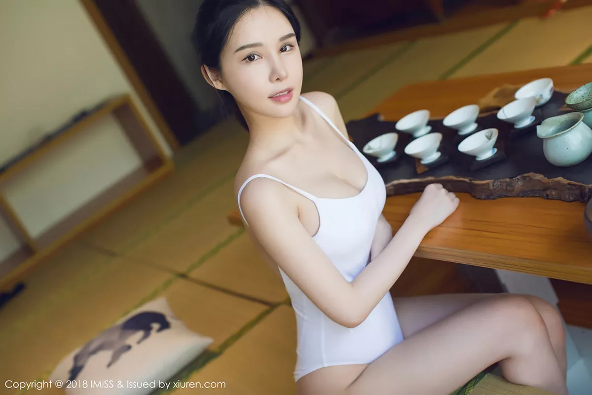 秀人集.com_[IMISS爱蜜社]Vol.229_嫩模艾米Amy白色吊带高叉连体衣秀丰满美乳妩媚诱惑写真35P
