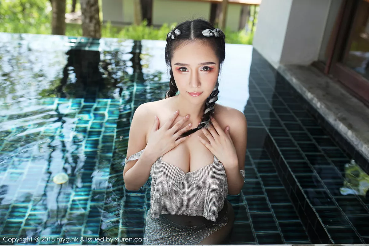 秀人集.com_[MyGirl美媛馆]Vol.281_嫩模于大乔普吉岛旅拍泳池里性感比基尼半露豪乳诱惑写真76P