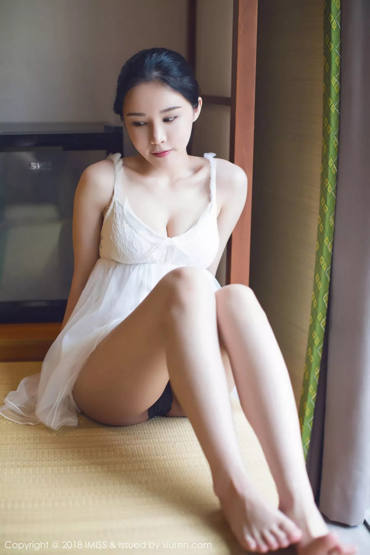 秀人集.com_[IMISS爱蜜社]Vol.229_嫩模艾米Amy白色吊带高叉连体衣秀丰满美乳妩媚诱惑写真35P