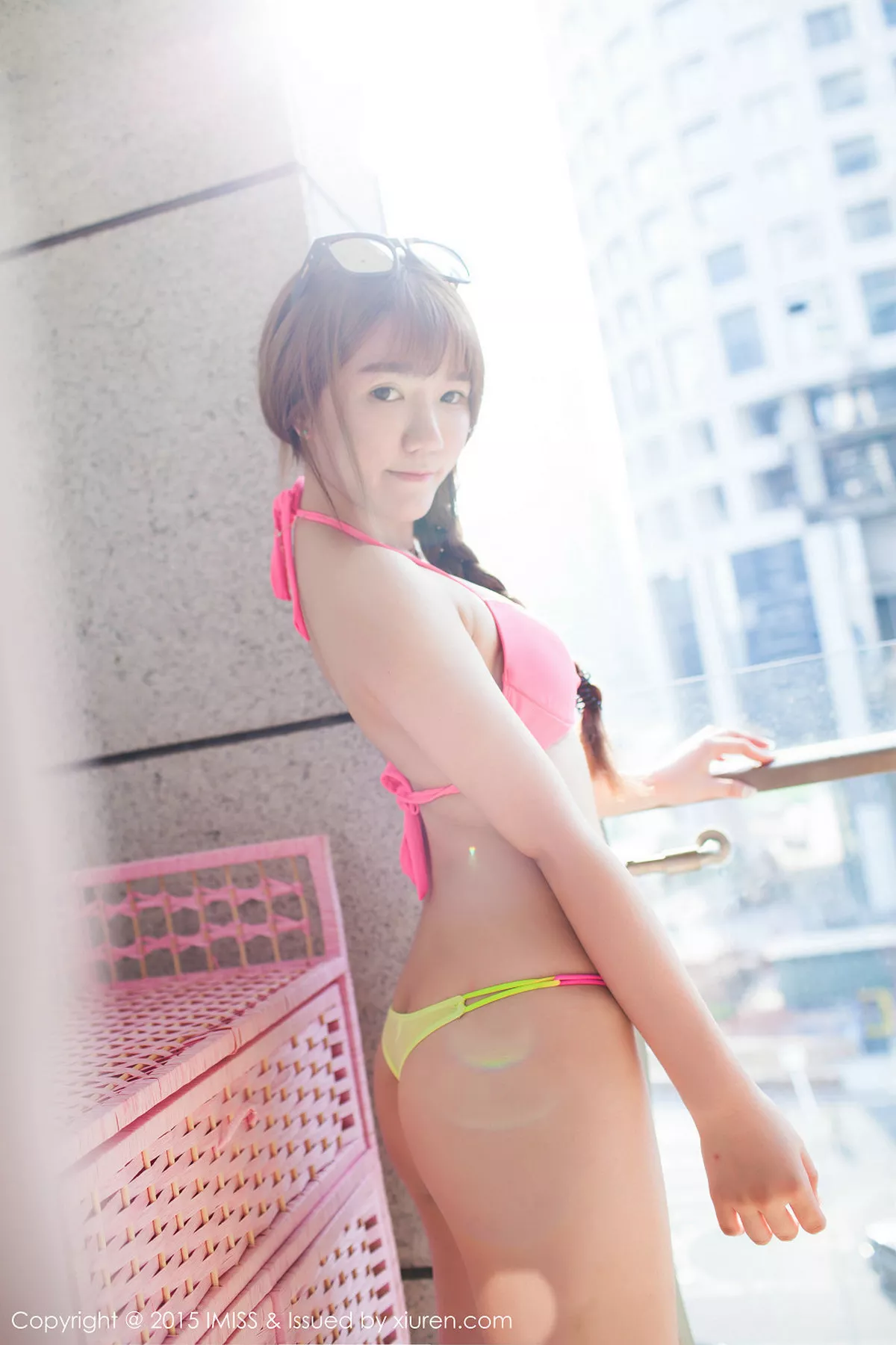 秀人集.com_[IMISS爱蜜社]Vol.026_嫩模小宝酱粉红内衣性感丁字裤秀美臀撩人姿势写真50P