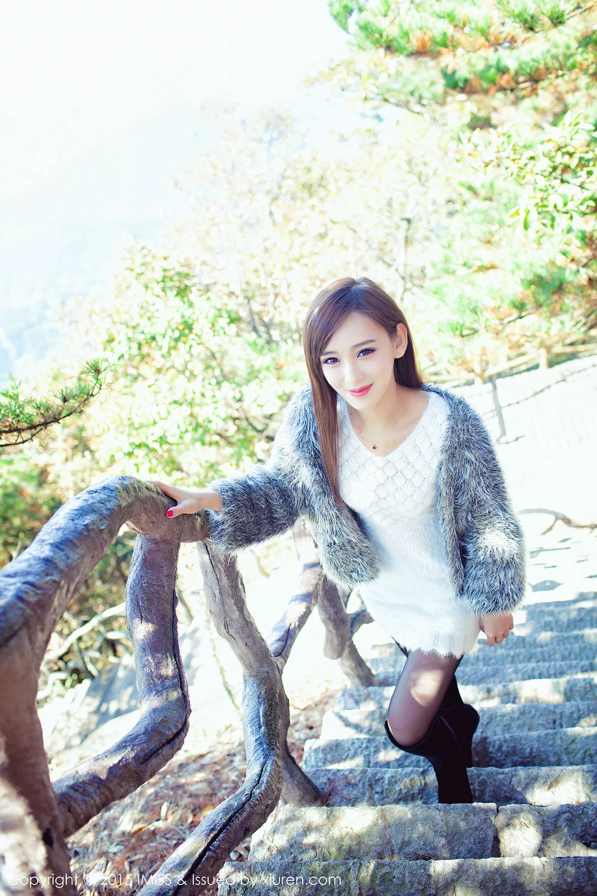 秀人集.com_[IMISS爱蜜社]Vol.040_嫩模李玉洁Daisy大别山薄刀峰旅拍完美身材性感写真57P