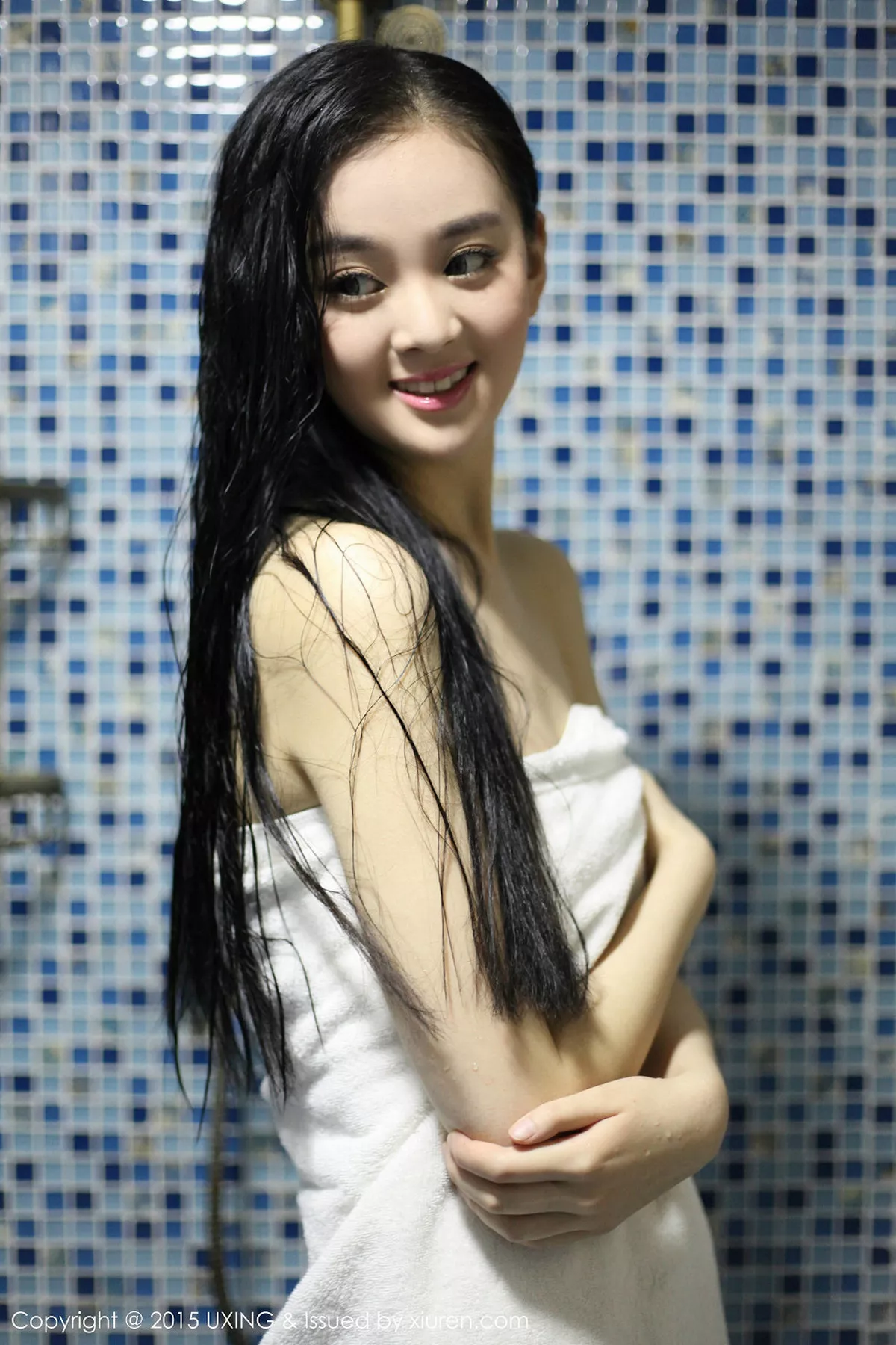 秀人集.com_[UXING优星馆]Vol.029_小脸妹子温馨baby浴室里白色浴巾裹身性感迷人写真49P
