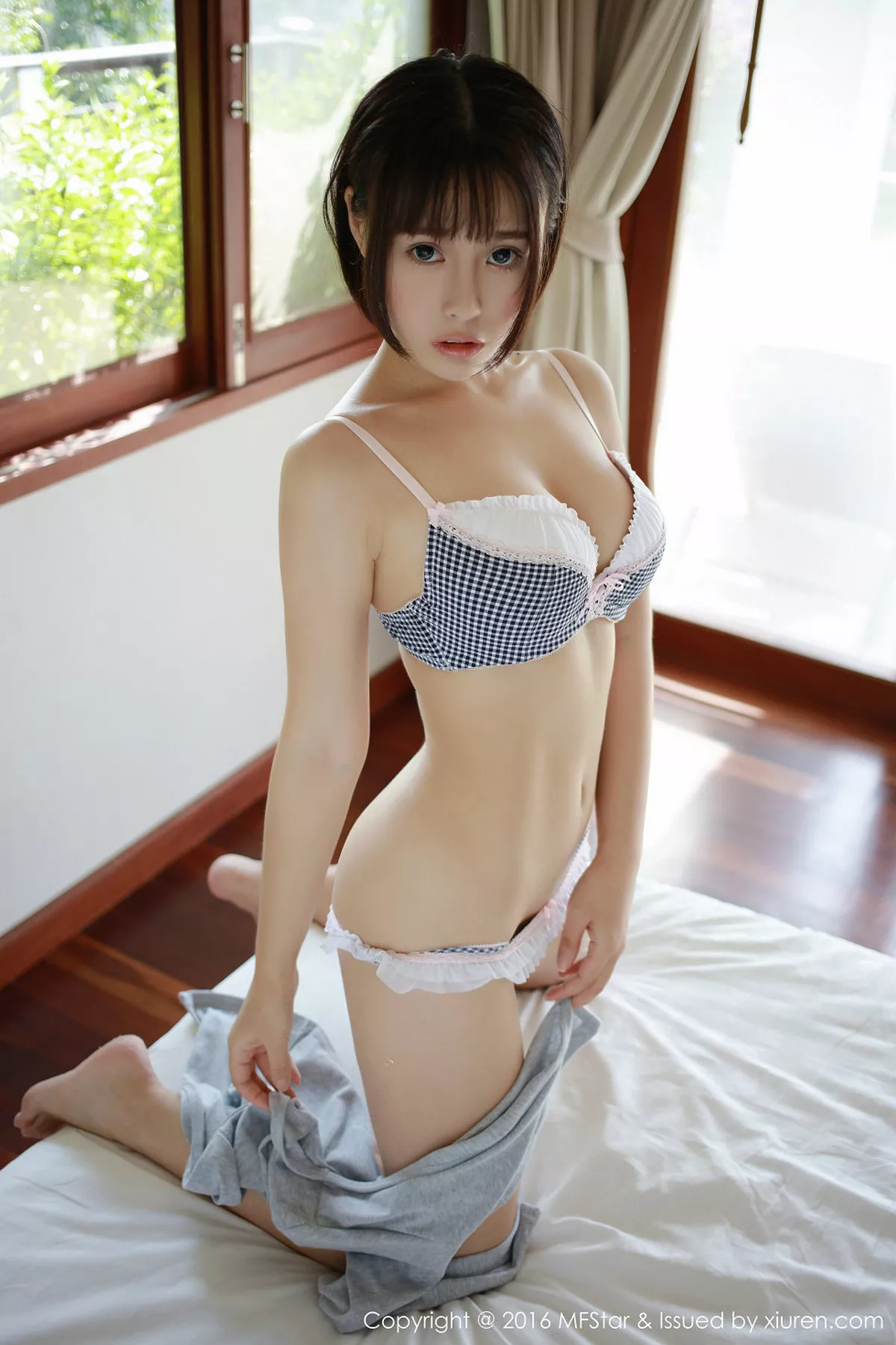 秀人集.com_[MFStar模范学院]Vol.040_Evelyn艾莉苏梅旅拍白色死库水真空凸点湿身诱惑51P