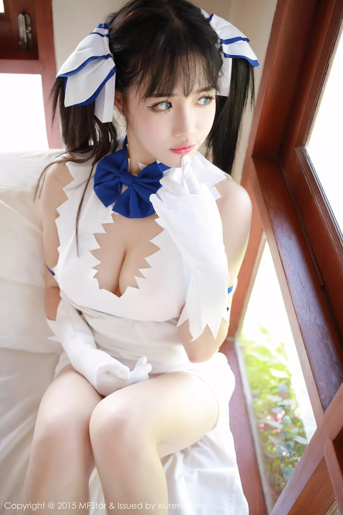 秀人集.com_[MFStar模范学院]Vol.036_萌妹徐cake白色开档短裙迷人豪乳性感翘臀写真50P