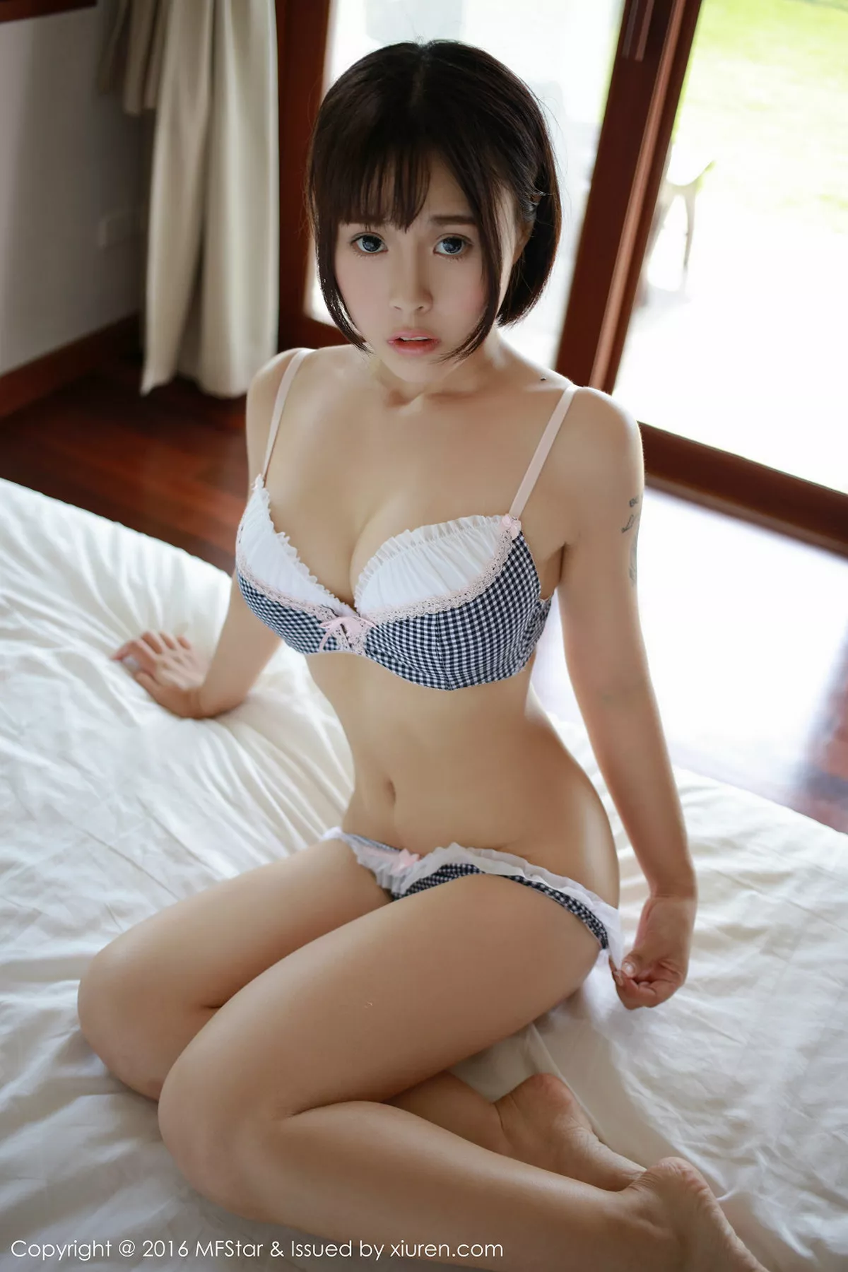 秀人集.com_[MFStar模范学院]Vol.040_Evelyn艾莉苏梅旅拍白色死库水真空凸点湿身诱惑51P