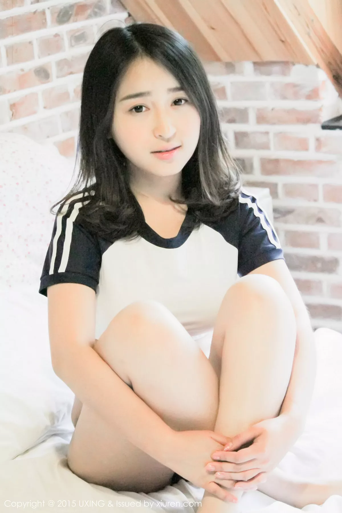 秀人集.com_[UXING优星馆]Vol.017_嫩模煊煊sunny爱吃棒棒糖的连体泳装妹子性感写真50P