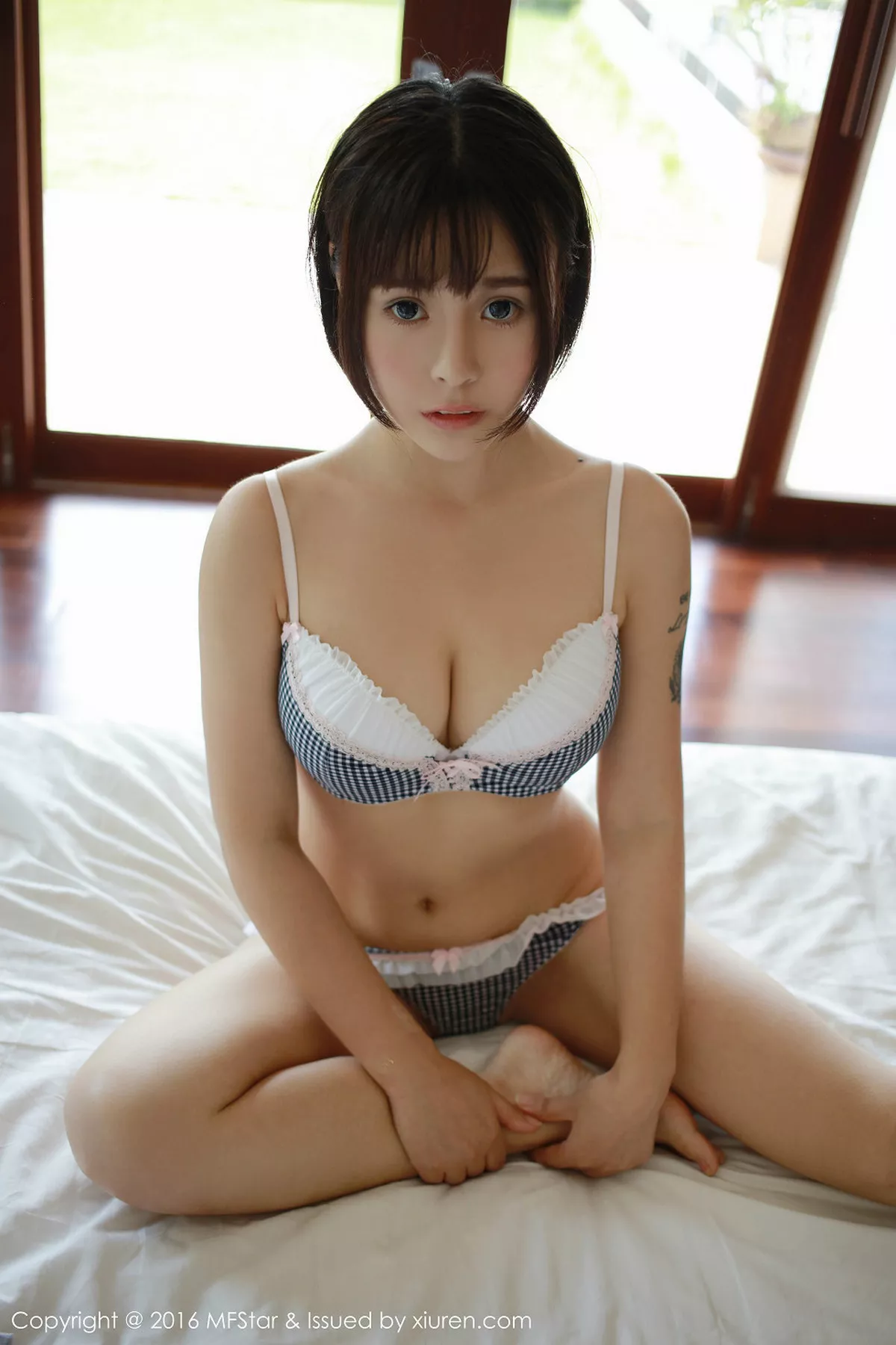 秀人集.com_[MFStar模范学院]Vol.040_Evelyn艾莉苏梅旅拍白色死库水真空凸点湿身诱惑51P