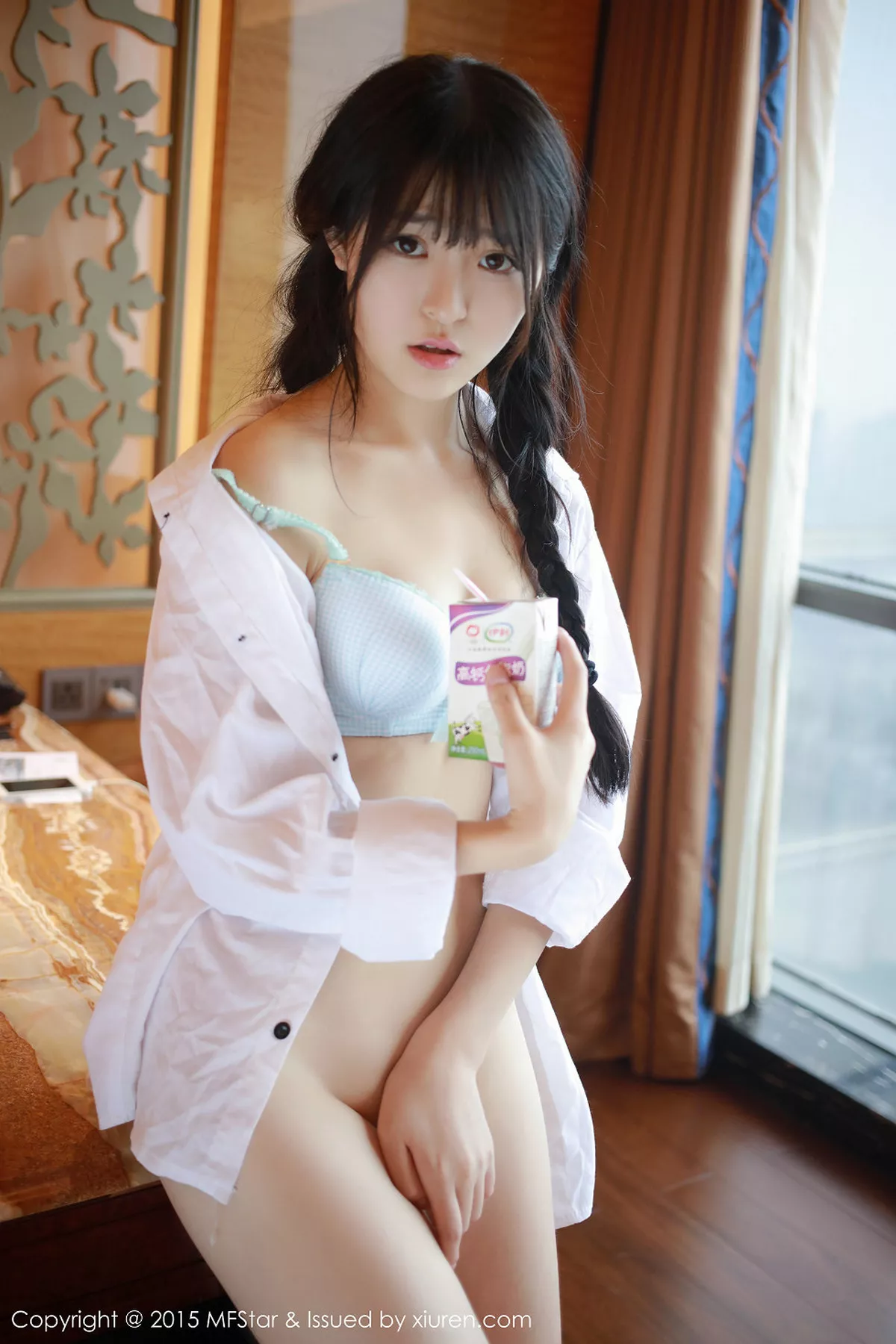 秀人集.com_[MFStar模范学院]Vol.025_嫩模伊小七MoMo半露酥胸白嫩美臀迷人诱惑写真52P