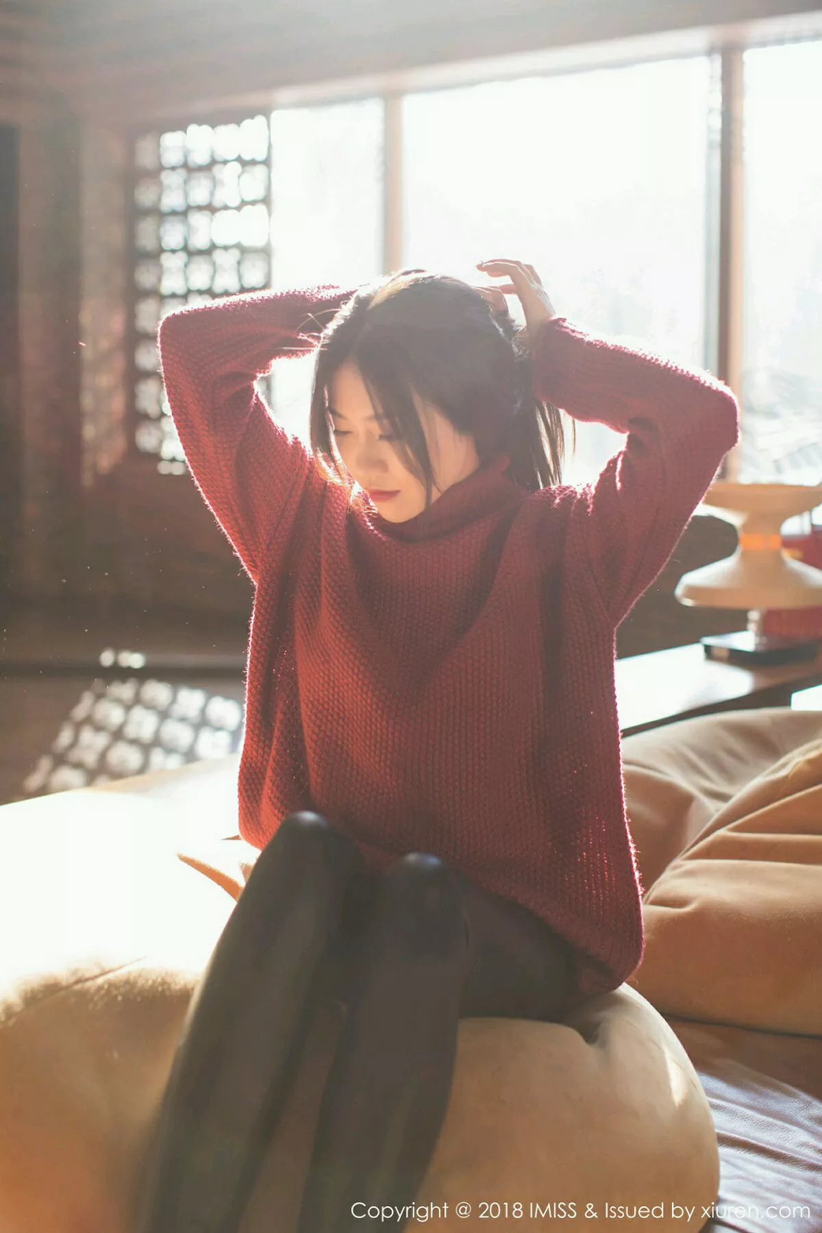 秀人集.com_[IMISS爱蜜社]Vol.239_女神许诺Sabrina日本旅拍白衬衣配黑短裙黑丝袜诱惑写真60P